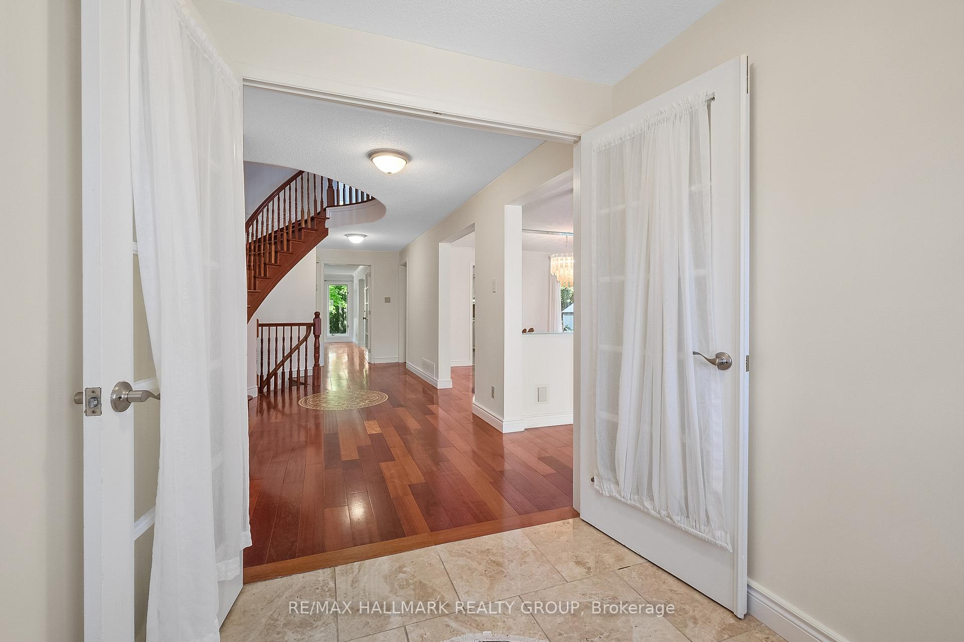 Photo 3 of 6203 Beausejour Drive, Ottawa, Chapel Hill — HOMEH