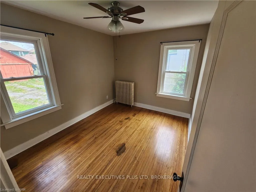 Photo 6 of 4865 Simcoe Street, Niagara Falls, Cherrywood — HOMEH