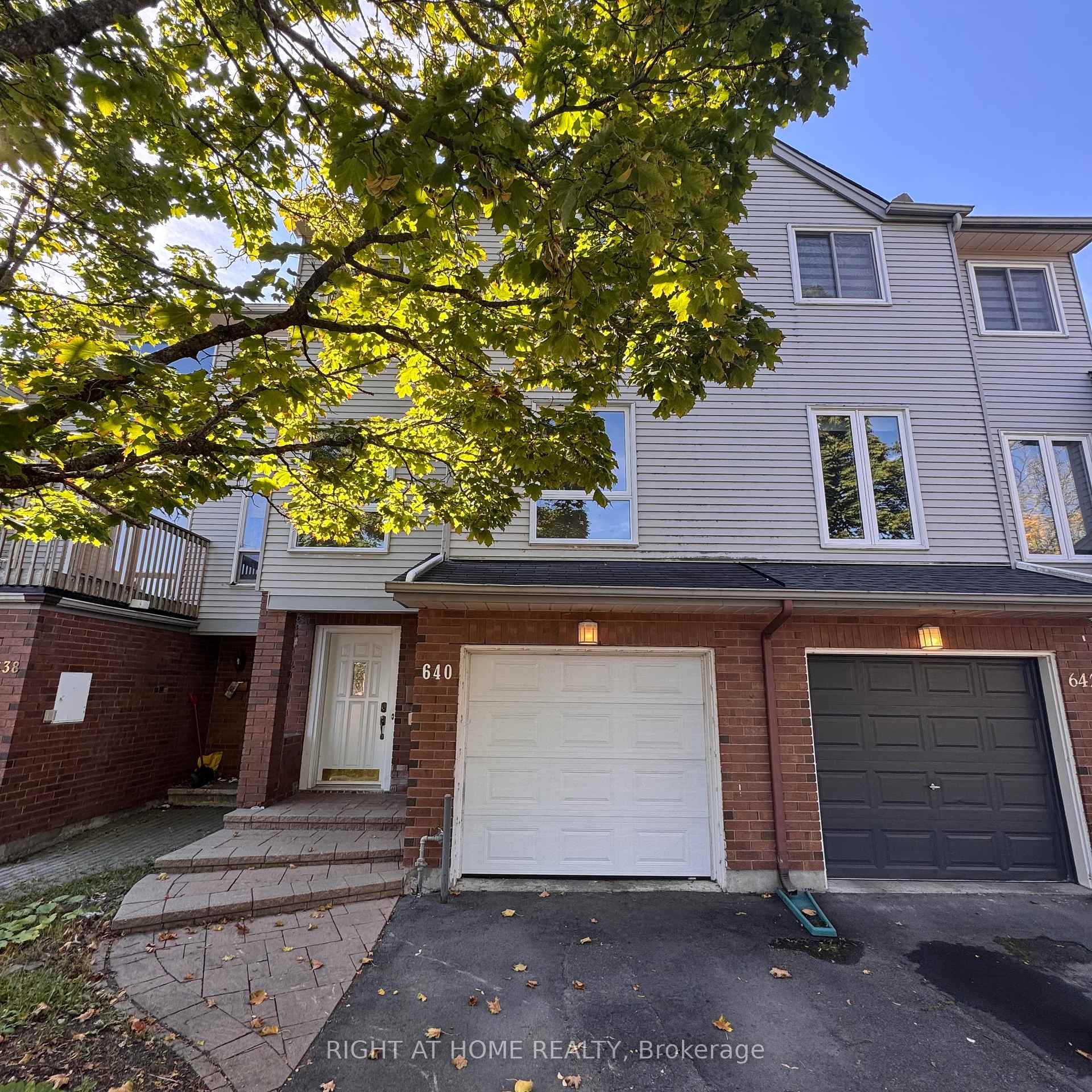 Photo 2 of 640 Brome Crescent, Ottawa, Fallingbrook/Ridgemount — HOMEH
