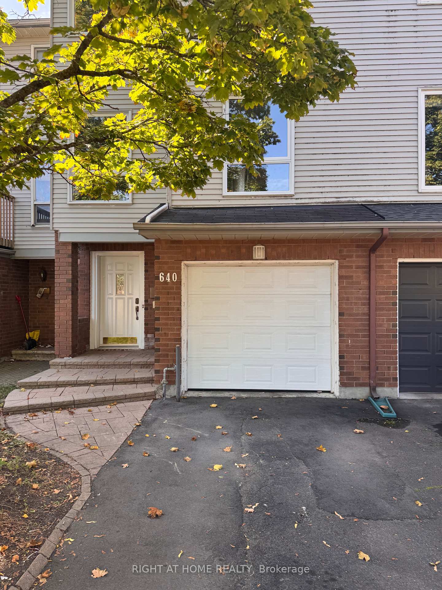 Photo 3 of 640 Brome Crescent, Ottawa, Fallingbrook/Ridgemount — HOMEH