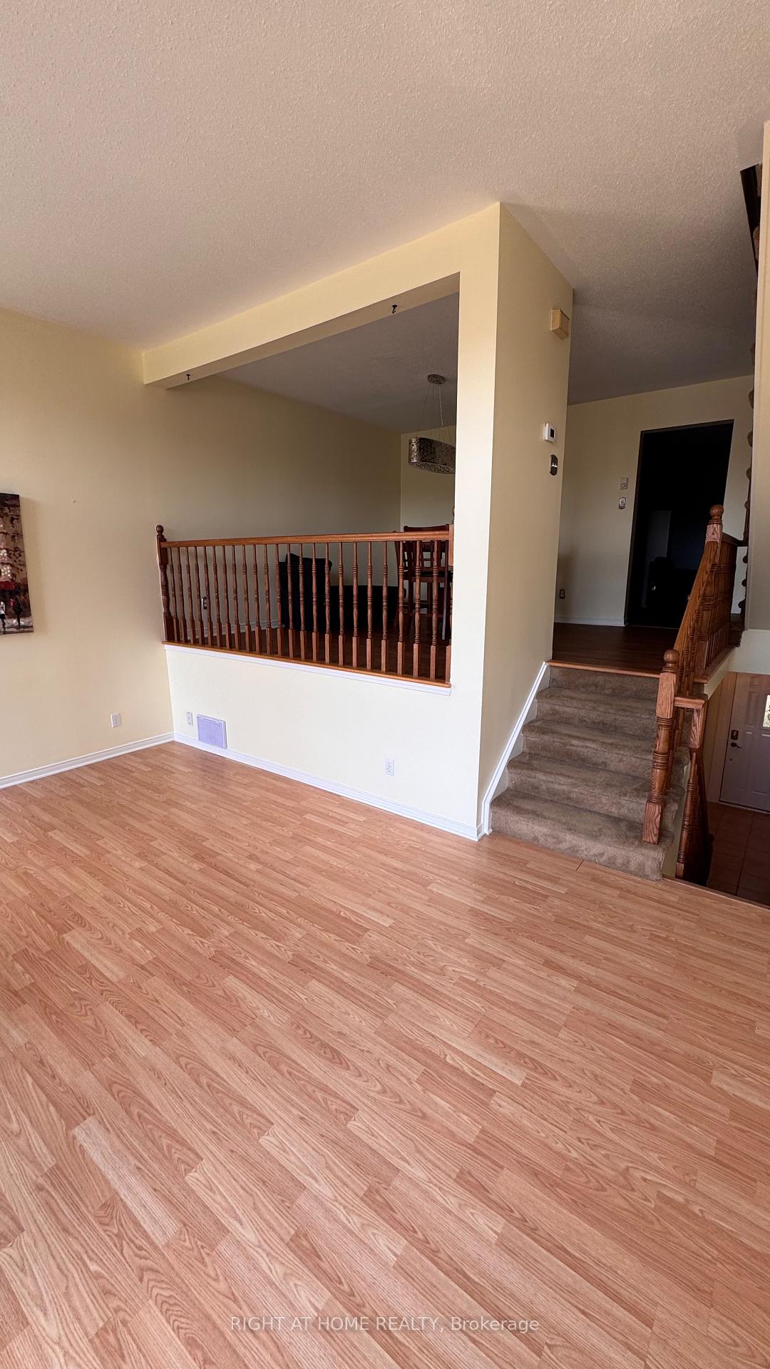 Photo 10 of 640 Brome Crescent, Ottawa, Fallingbrook/Ridgemount — HOMEH