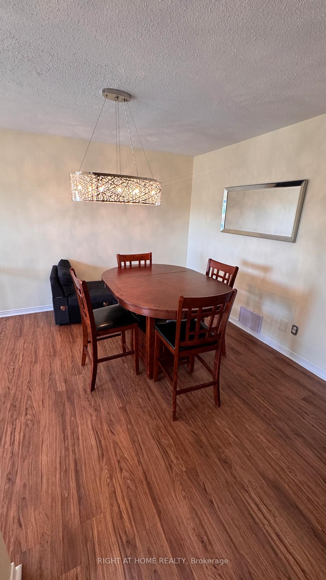Photo 11 of 640 Brome Crescent, Ottawa, Fallingbrook/Ridgemount — HOMEH
