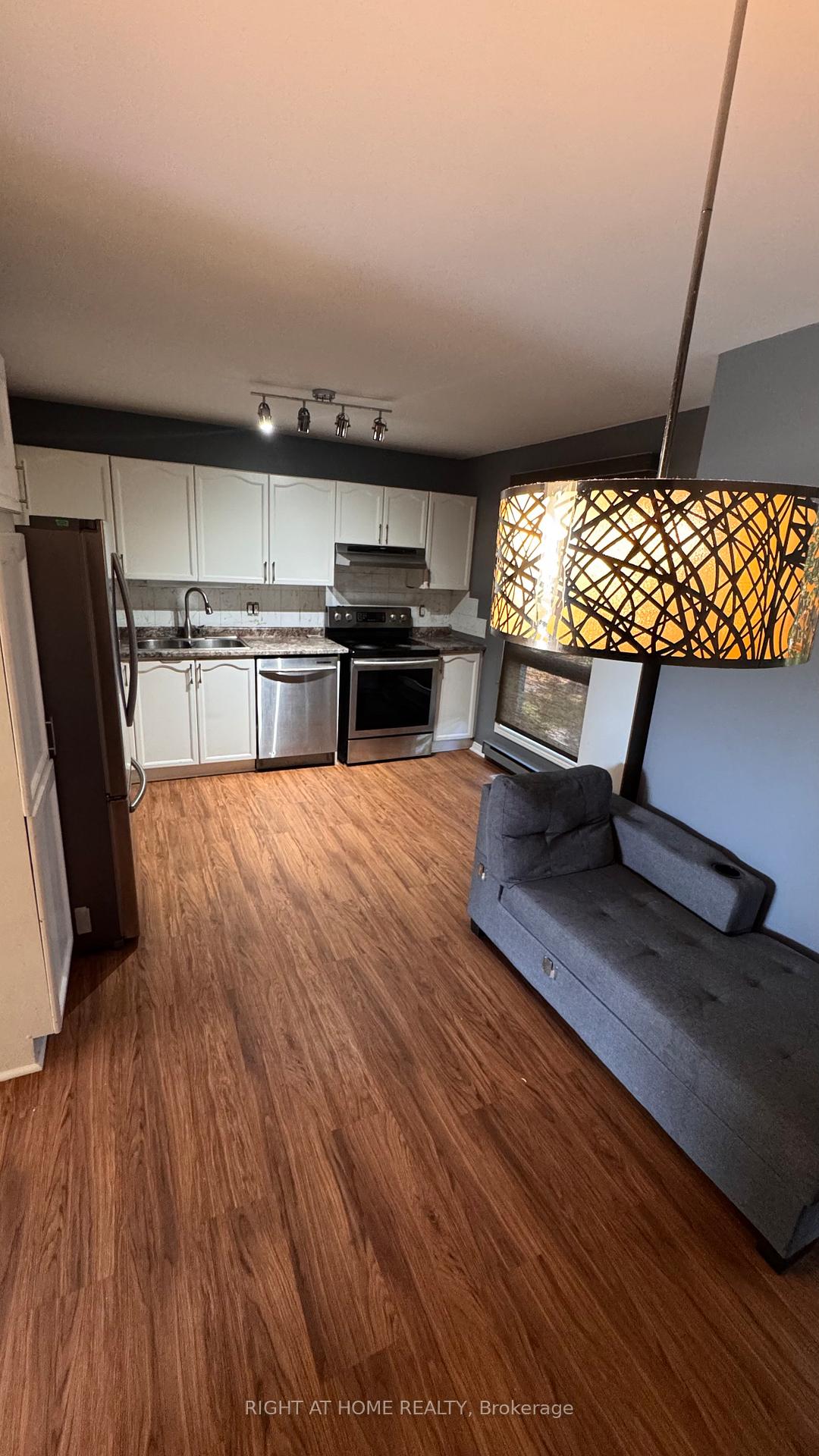 Photo 12 of 640 Brome Crescent, Ottawa, Fallingbrook/Ridgemount — HOMEH