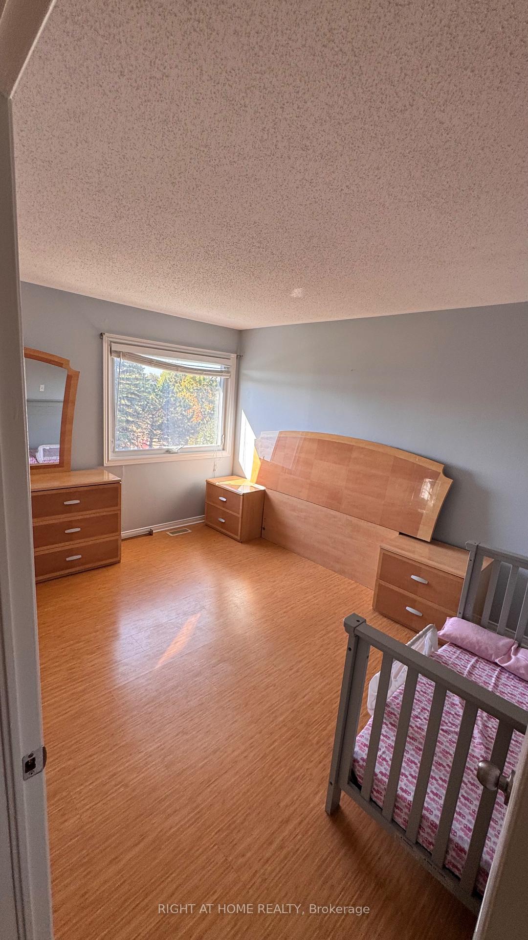 Photo 16 of 640 Brome Crescent, Ottawa, Fallingbrook/Ridgemount — HOMEH