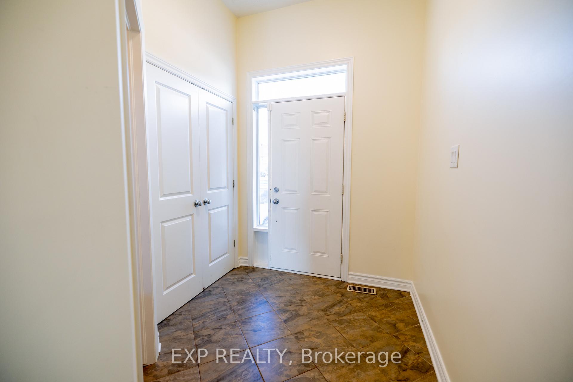 Photo 4 of 134 Whispering Winds Way, Ottawa, Mer Bleue/Bradley Estates/Anderson Park — HOMEH