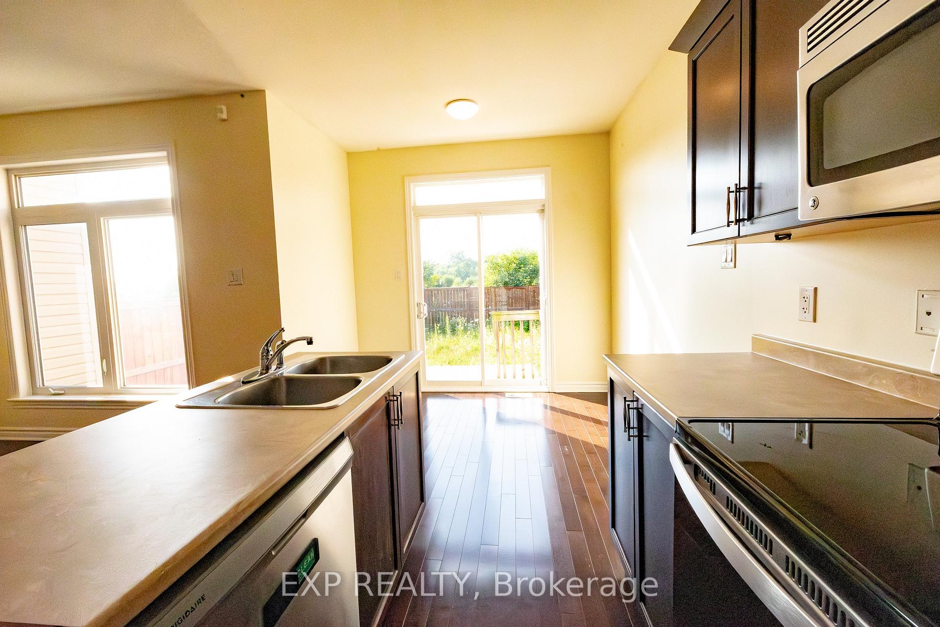 Photo 10 of 134 Whispering Winds Way, Ottawa, Mer Bleue/Bradley Estates/Anderson Park — HOMEH