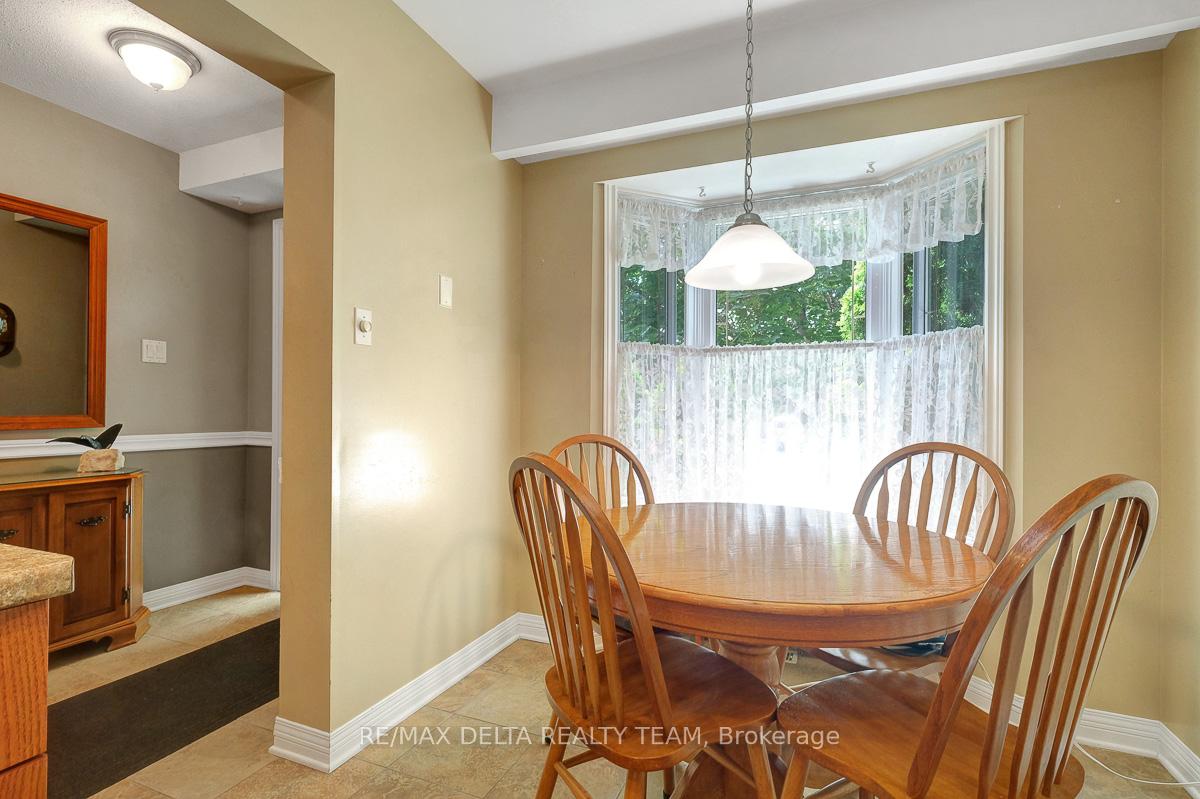 Photo 3 of 6383 St Louis Drive, Ottawa, Hiawatha Park/Convent Glen — HOMEH