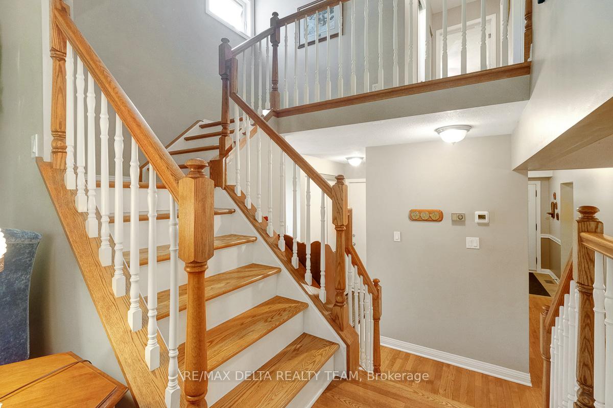 Photo 5 of 6383 St Louis Drive, Ottawa, Hiawatha Park/Convent Glen — HOMEH