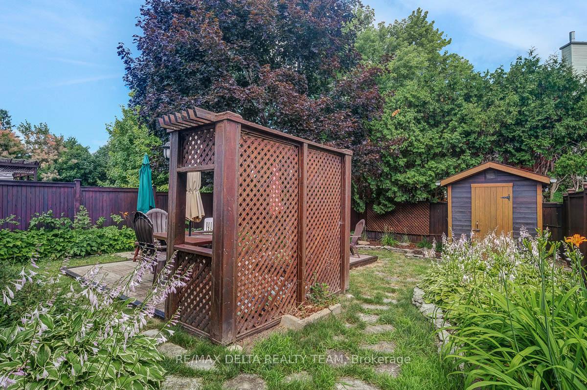Photo 12 of 6383 St Louis Drive, Ottawa, Hiawatha Park/Convent Glen — HOMEH