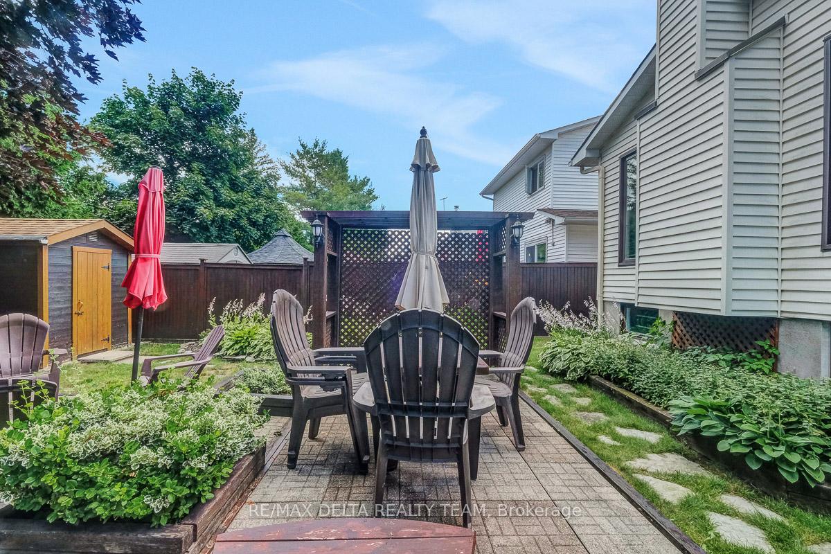 Photo 17 of 6383 St Louis Drive, Ottawa, Hiawatha Park/Convent Glen — HOMEH