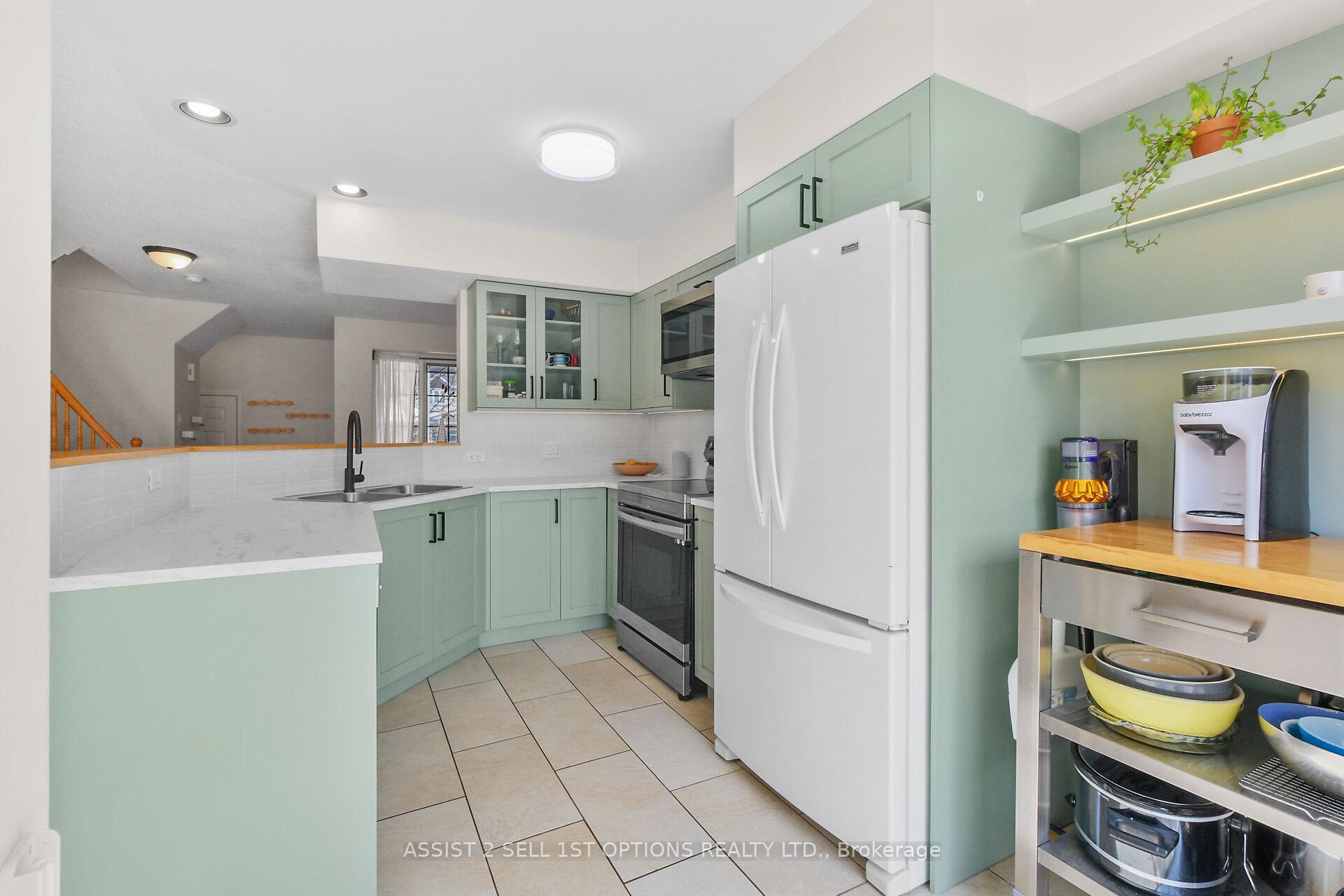 Photo 12 of 48 College Circle, Ottawa, Castle Heights/Rideau High — HOMEH