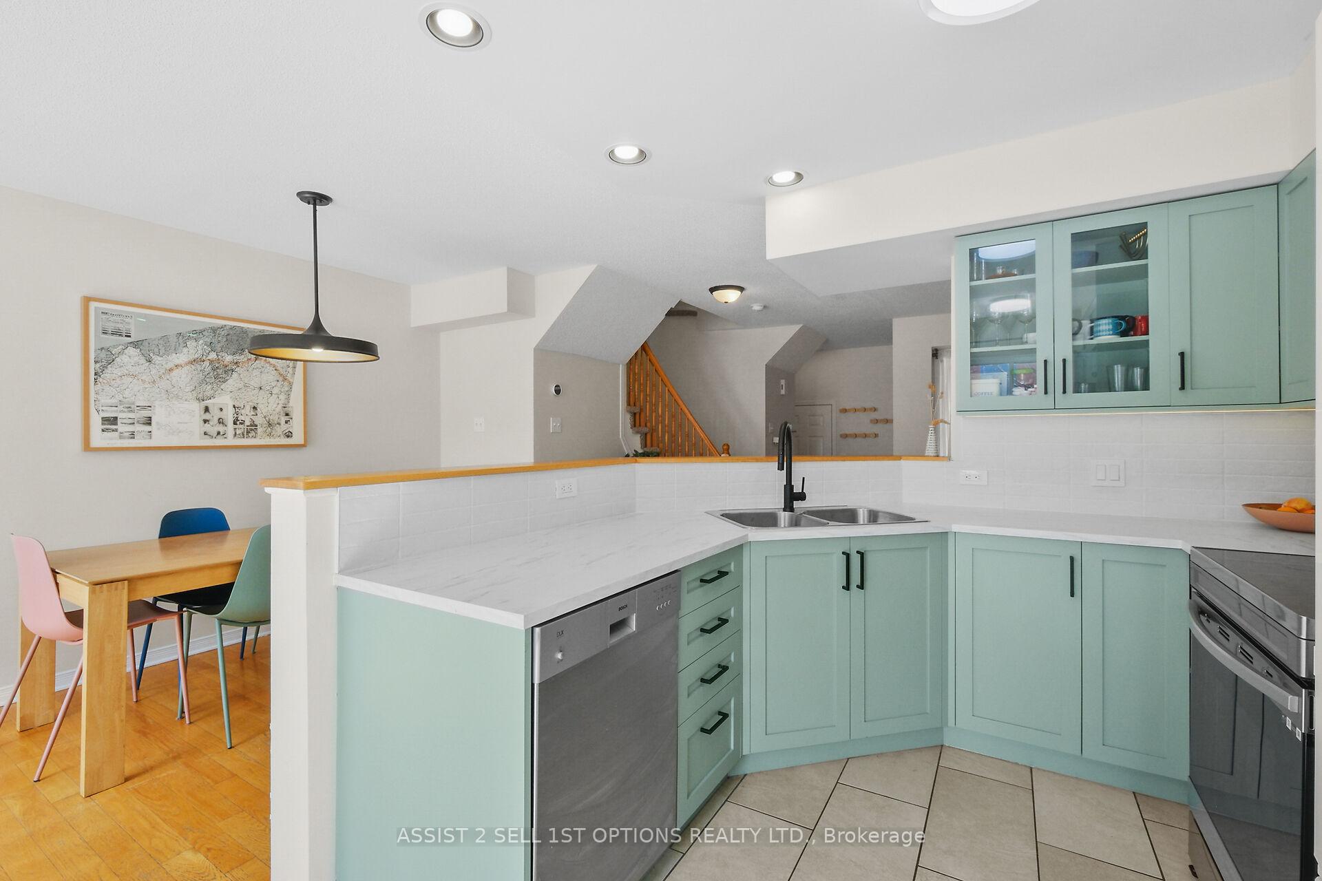 Photo 16 of 48 College Circle, Ottawa, Castle Heights/Rideau High — HOMEH