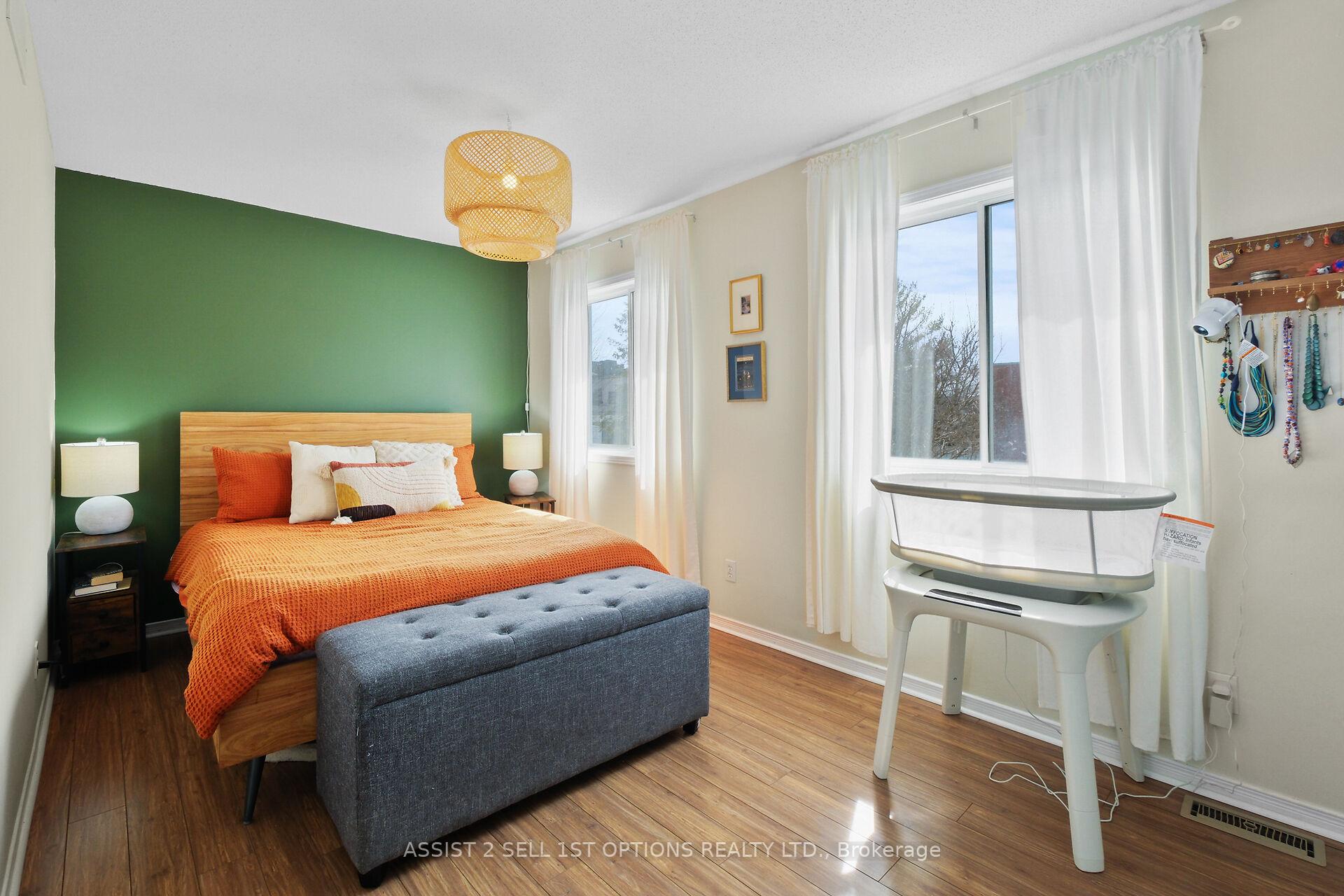 Photo 23 of 48 College Circle, Ottawa, Castle Heights/Rideau High — HOMEH