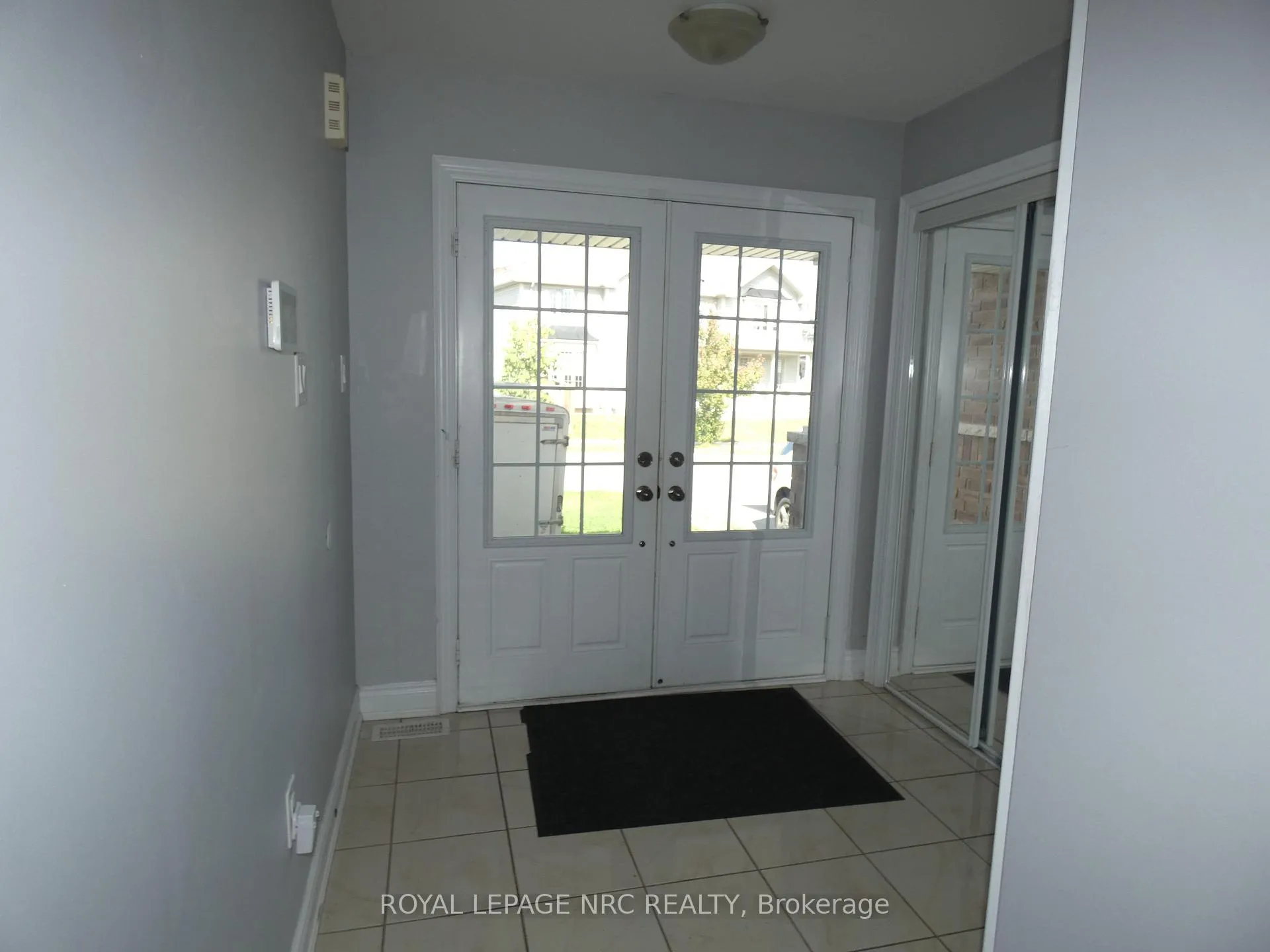 Photo 2 of 7857 Sassafras Trail, Niagara Falls, Brown — HOMEH