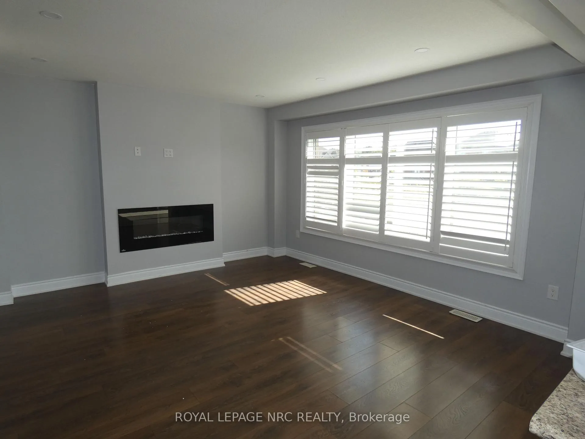 Photo 3 of 7857 Sassafras Trail, Niagara Falls, Brown — HOMEH