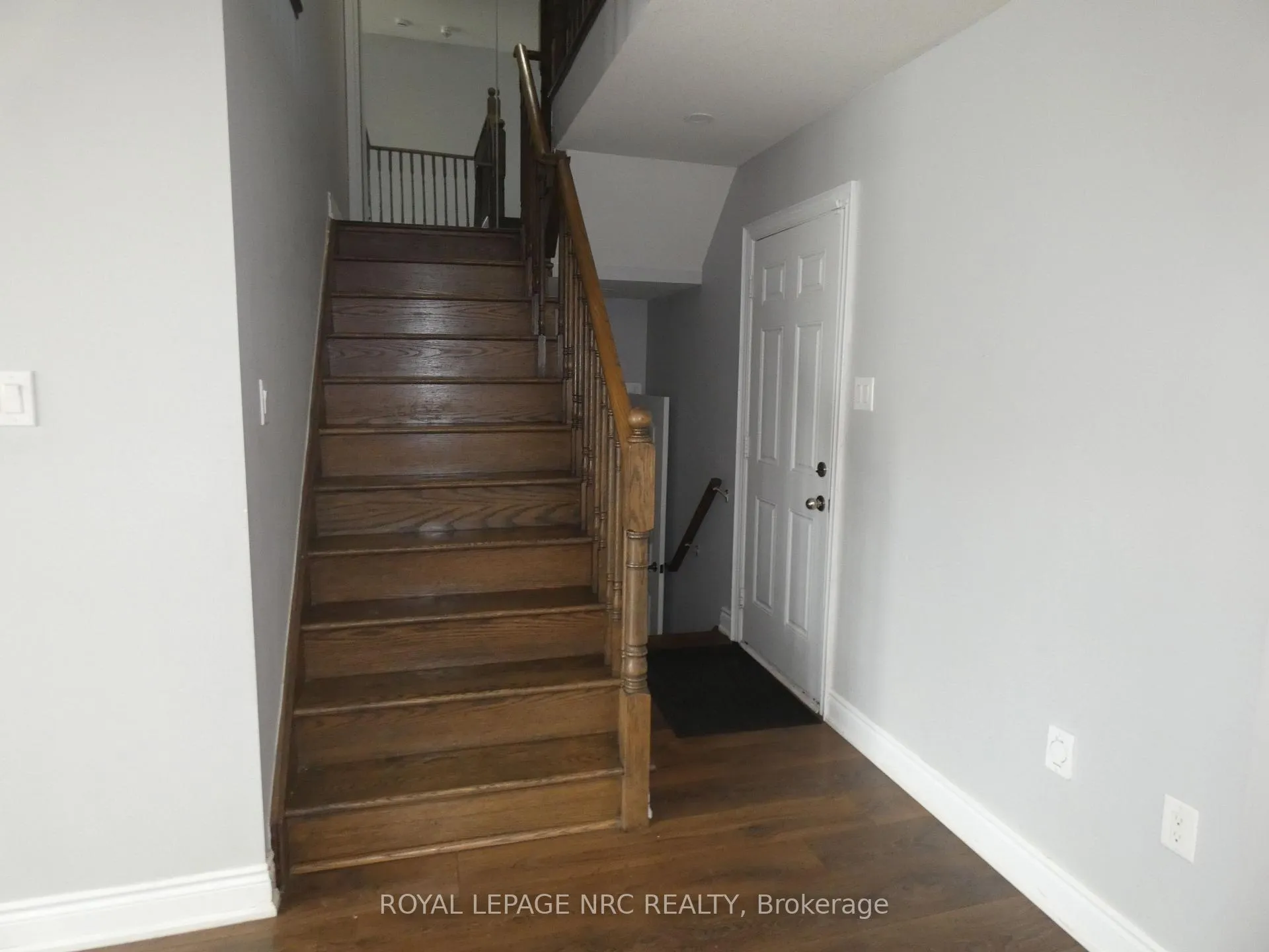 Photo 6 of 7857 Sassafras Trail, Niagara Falls, Brown — HOMEH