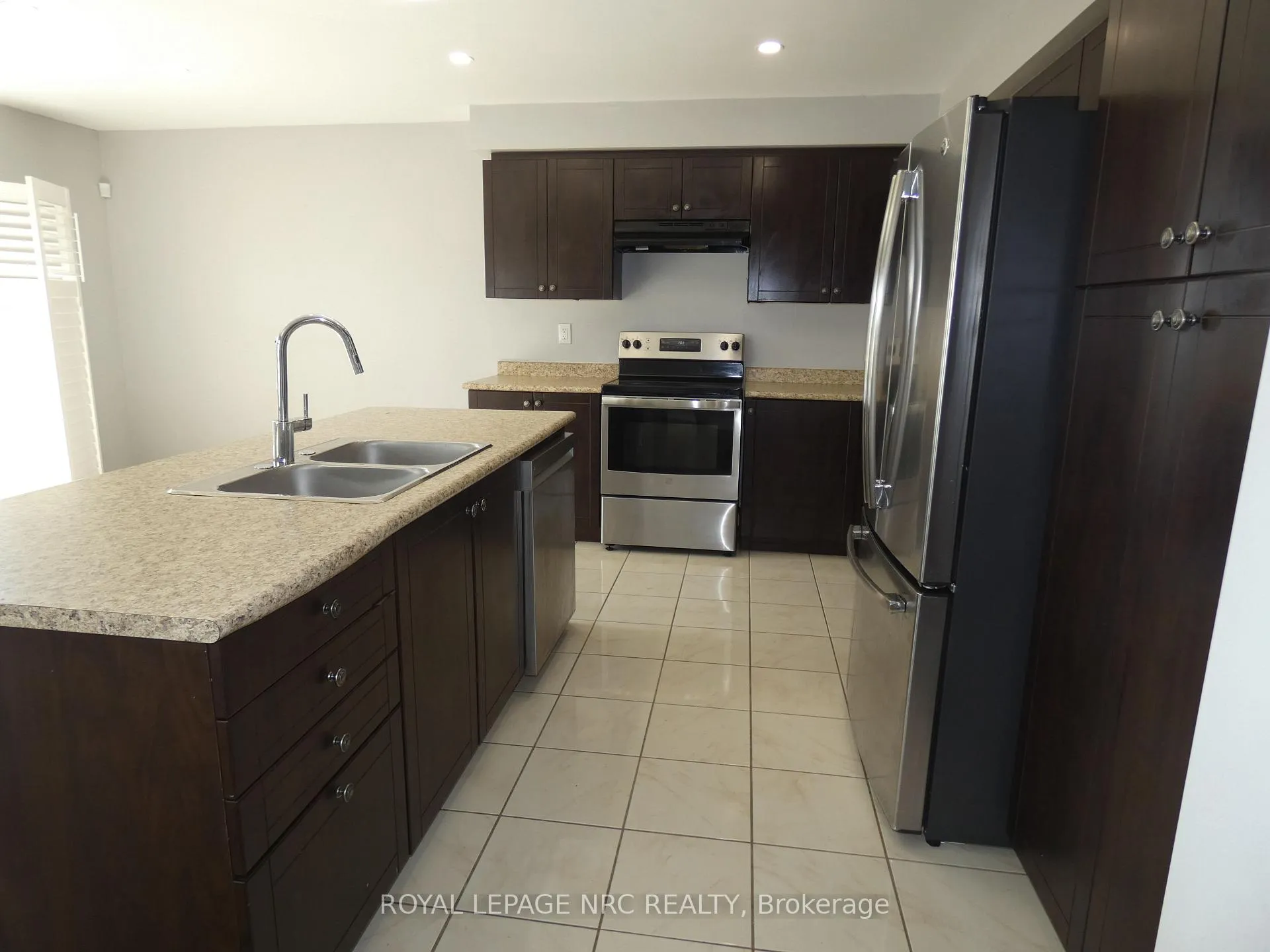 Photo 8 of 7857 Sassafras Trail, Niagara Falls, Brown — HOMEH