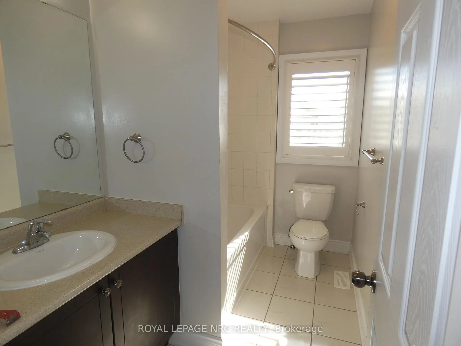Photo 17 of 7857 Sassafras Trail, Niagara Falls, Brown — HOMEH