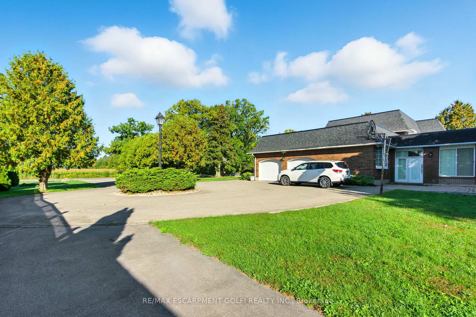 Photo 4 of 6916 Garner Road, Niagara Falls, Forestview — HOMEH