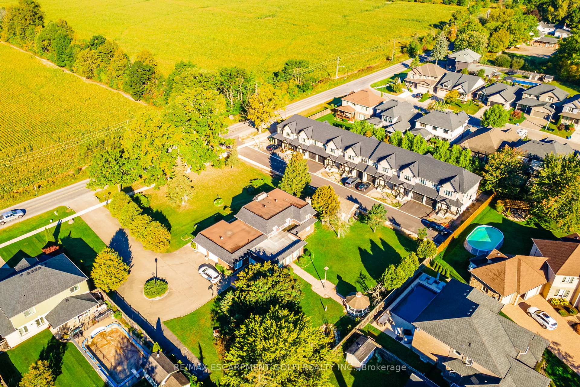 Photo 18 of 6916 Garner Road, Niagara Falls, Forestview — HOMEH