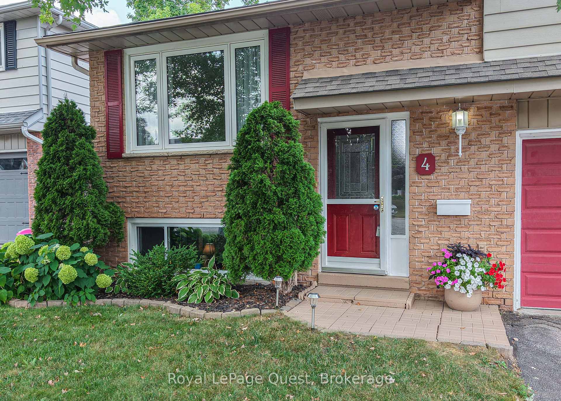 Photo 2 of 4 Chestnut Place, Orillia — HOMEH