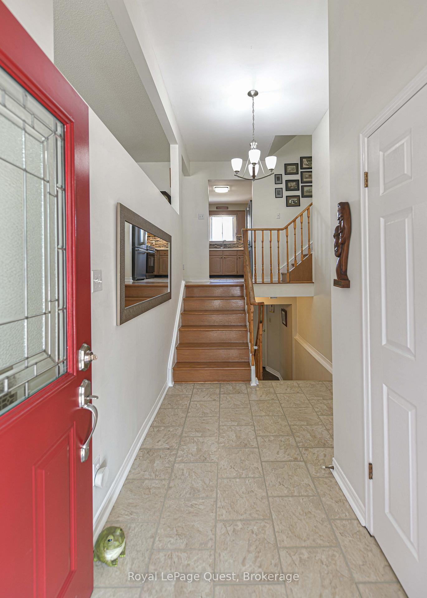 Photo 5 of 4 Chestnut Place, Orillia — HOMEH