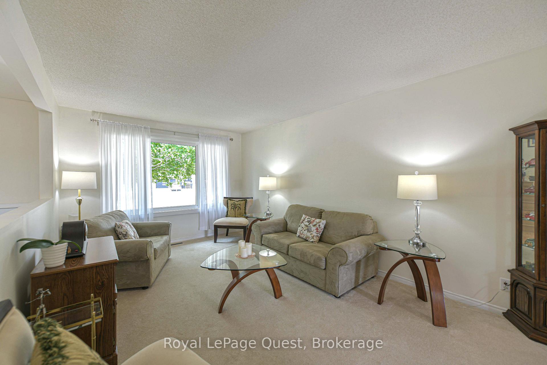 Photo 6 of 4 Chestnut Place, Orillia — HOMEH