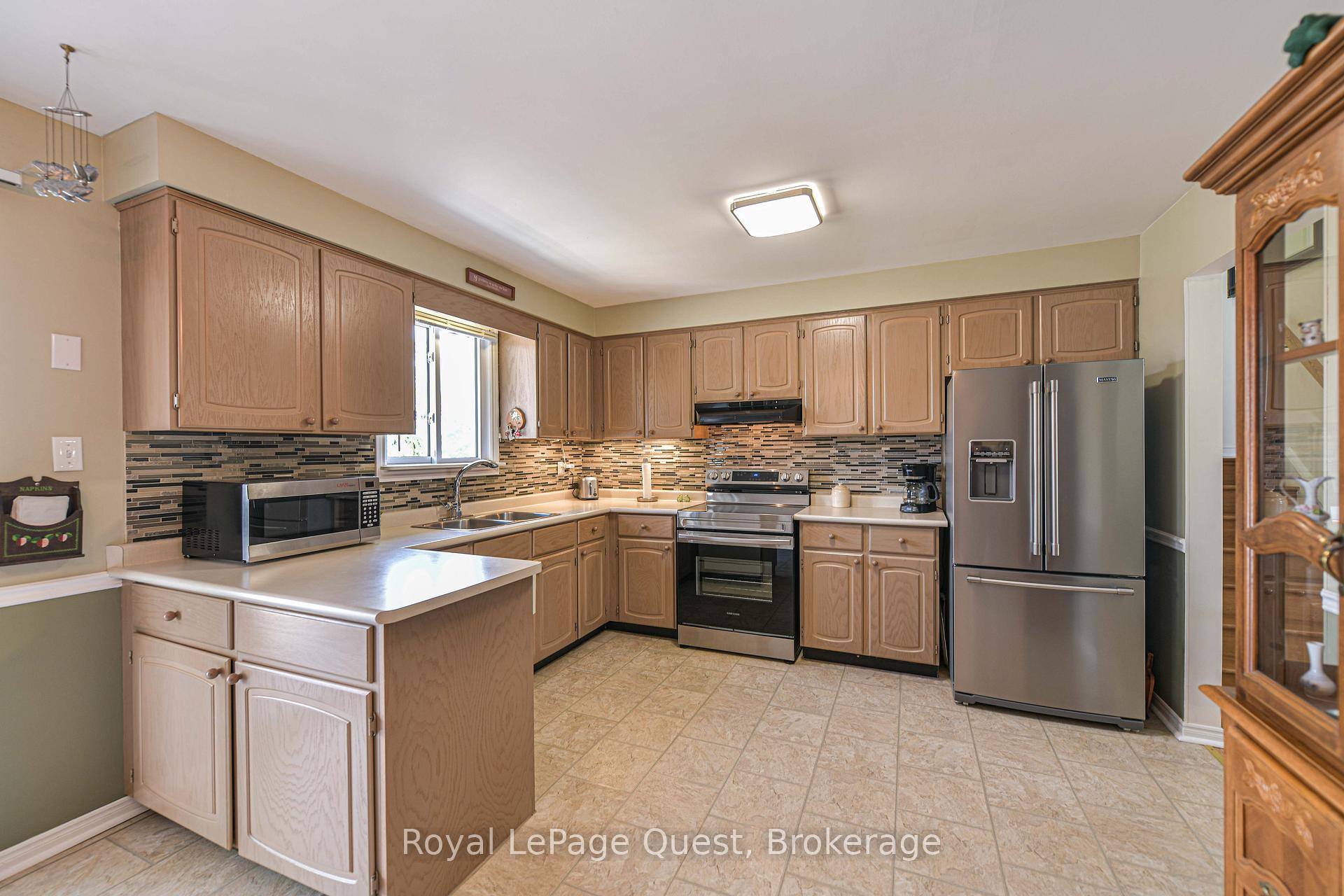 Photo 8 of 4 Chestnut Place, Orillia — HOMEH