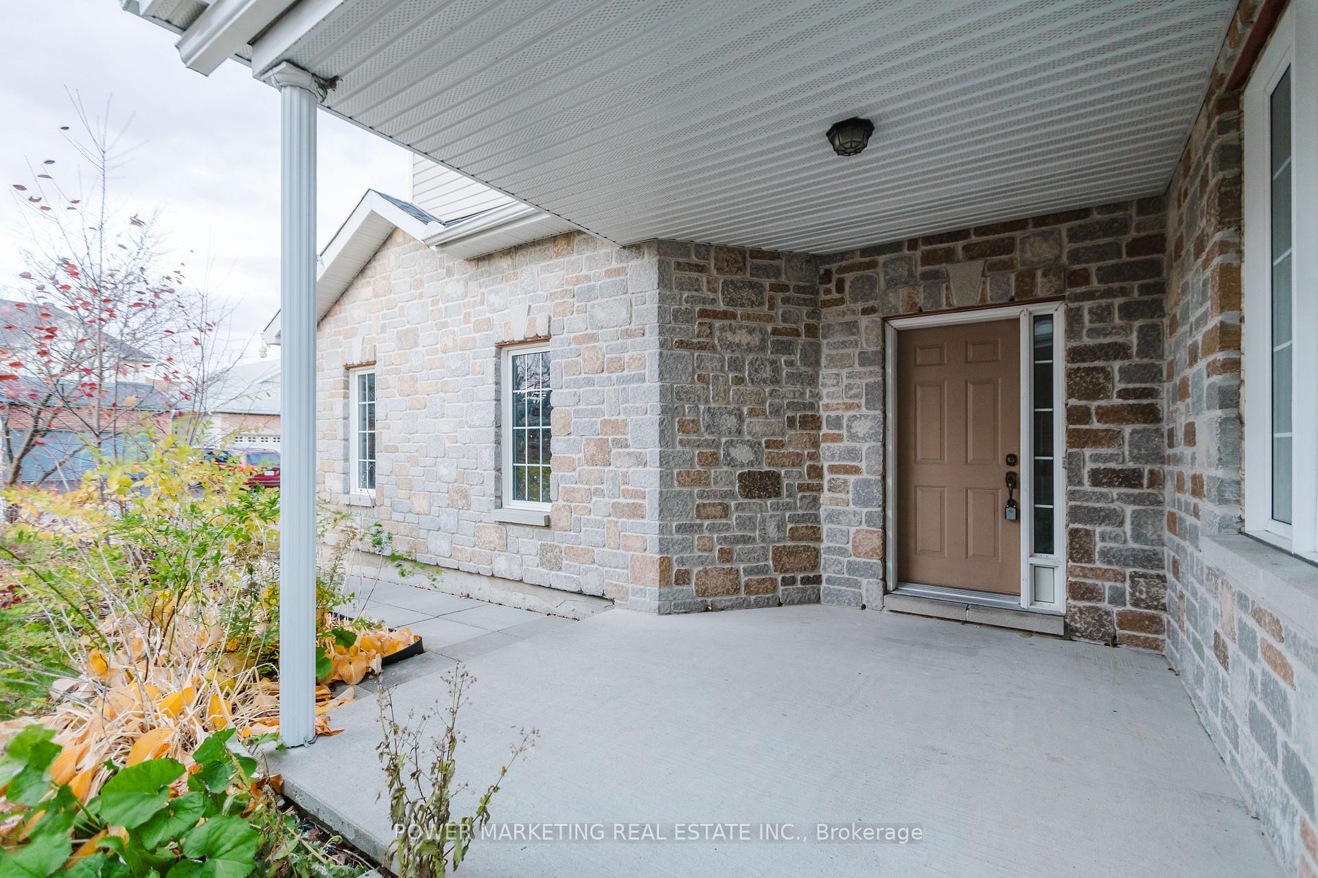 Photo 4 of 318 Rustic Hills Crescent, Ottawa, Springridge/East Village — HOMEH