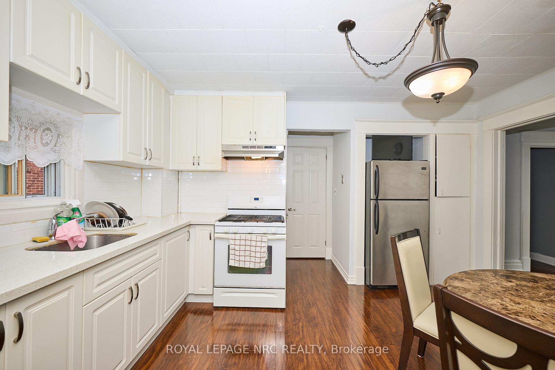 Photo 3 of 6173 Pine Grove Avenue, Niagara Falls, Dorchester — HOMEH