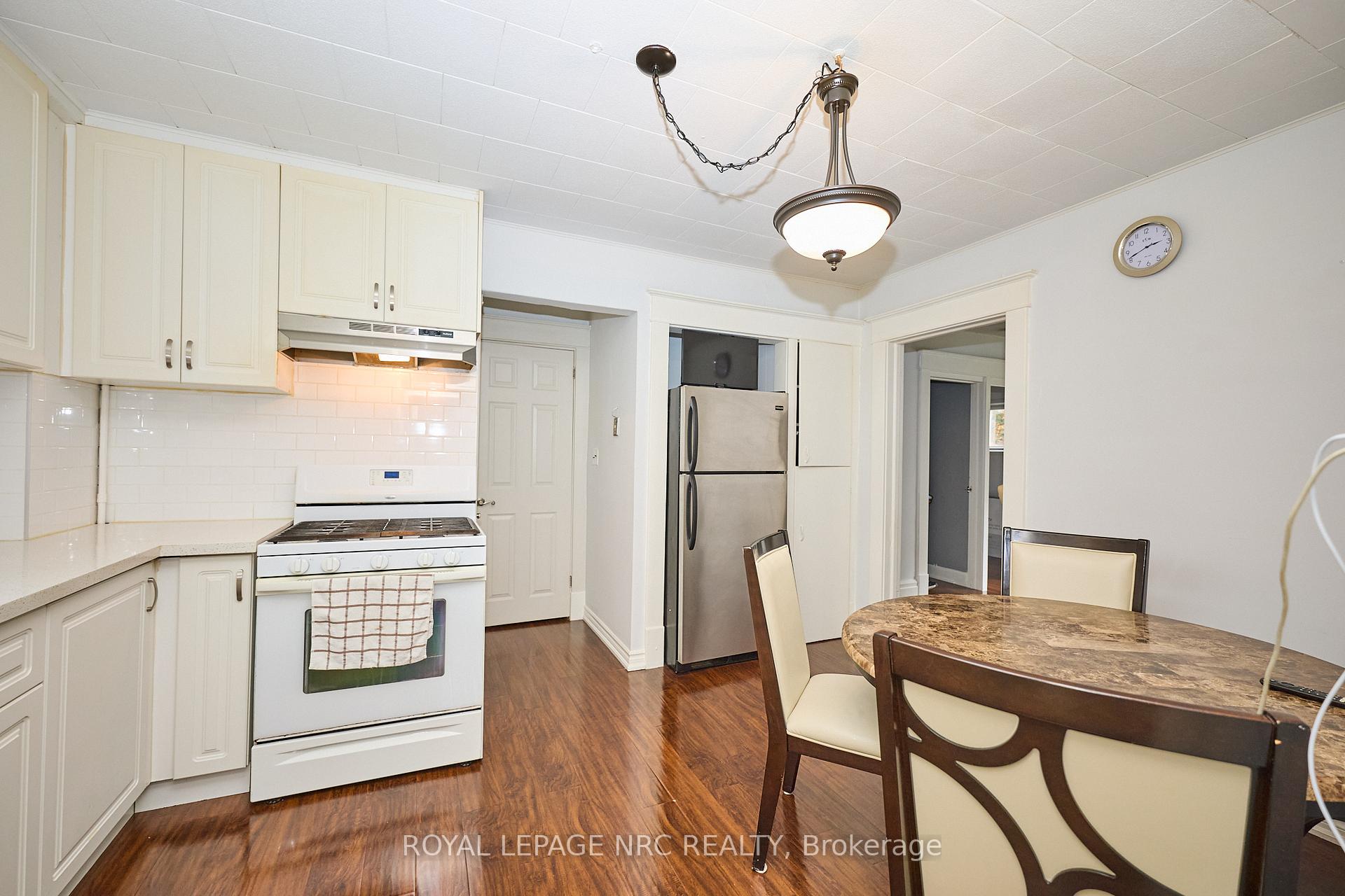 Photo 4 of 6173 Pine Grove Avenue, Niagara Falls, Dorchester — HOMEH