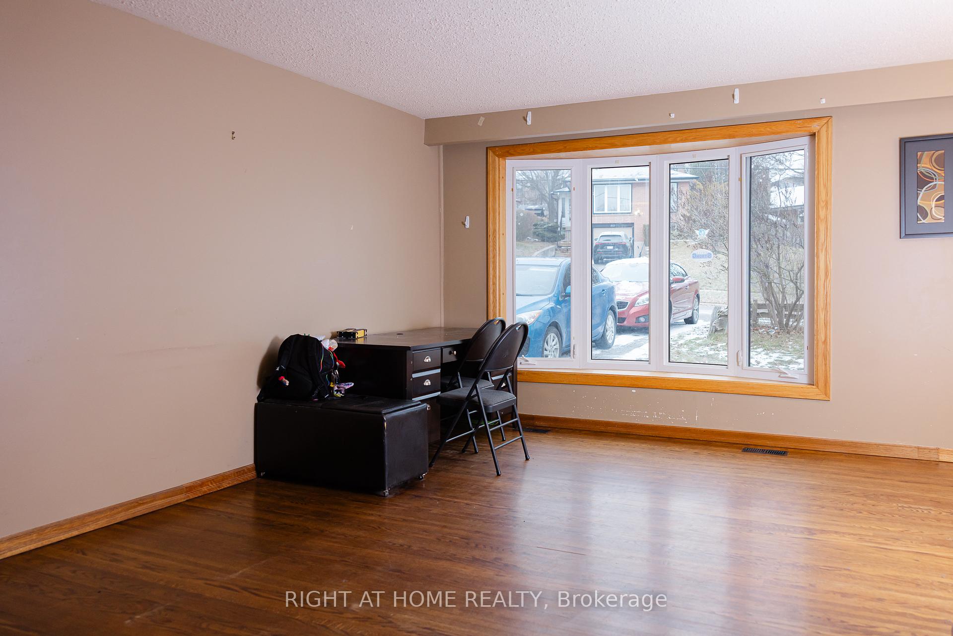 Photo 8 of 506 Farewell Street, Oshawa, Donevan — HOMEH