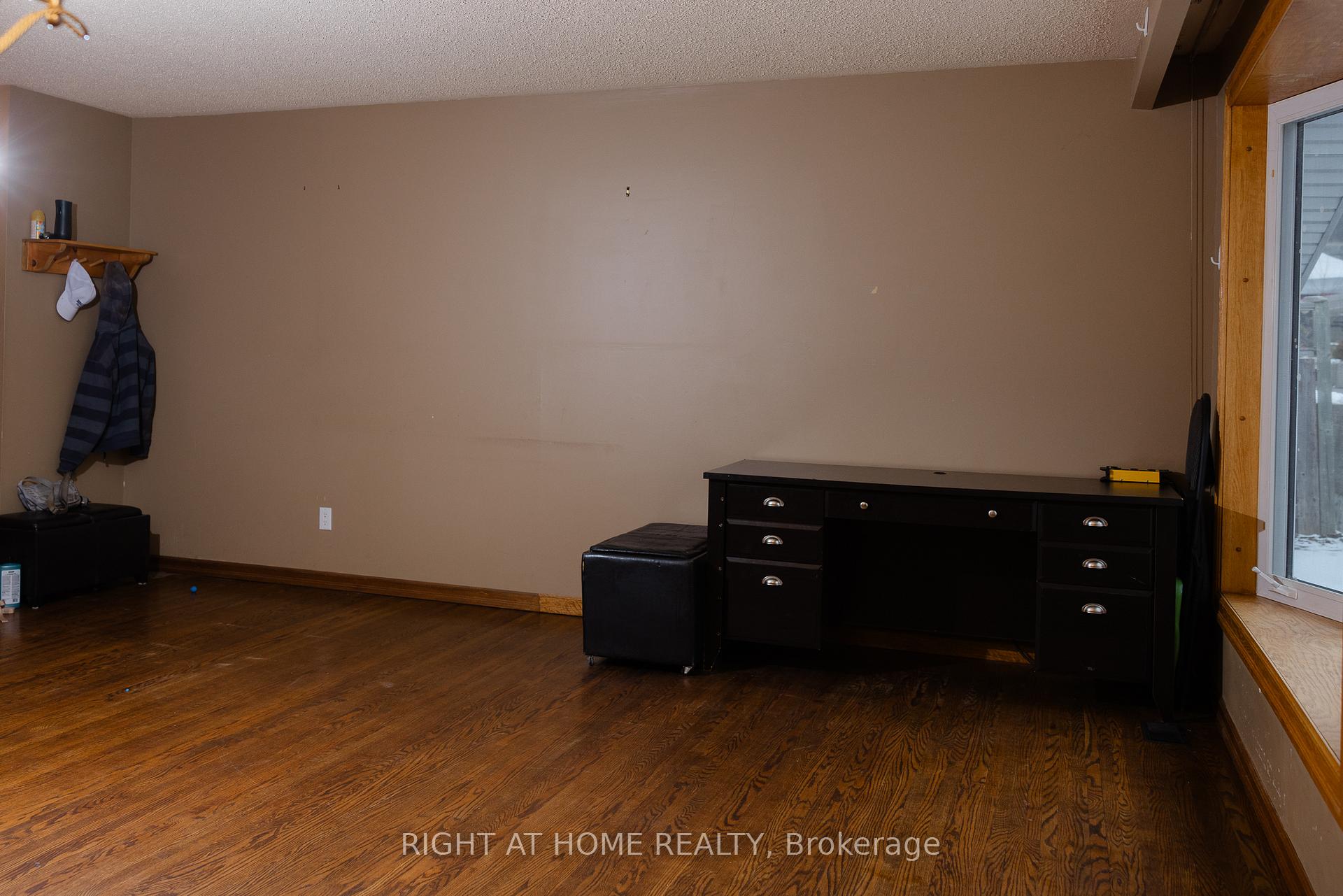 Photo 10 of 506 Farewell Street, Oshawa, Donevan — HOMEH