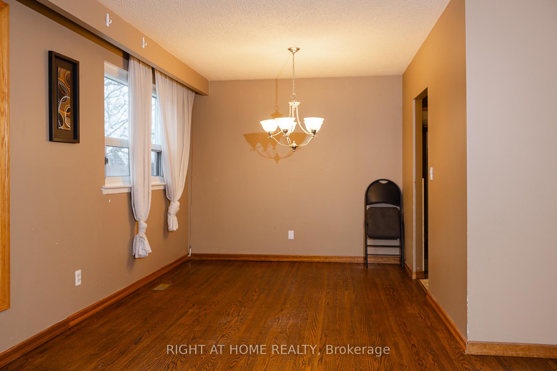 Photo 15 of 506 Farewell Street, Oshawa, Donevan — HOMEH