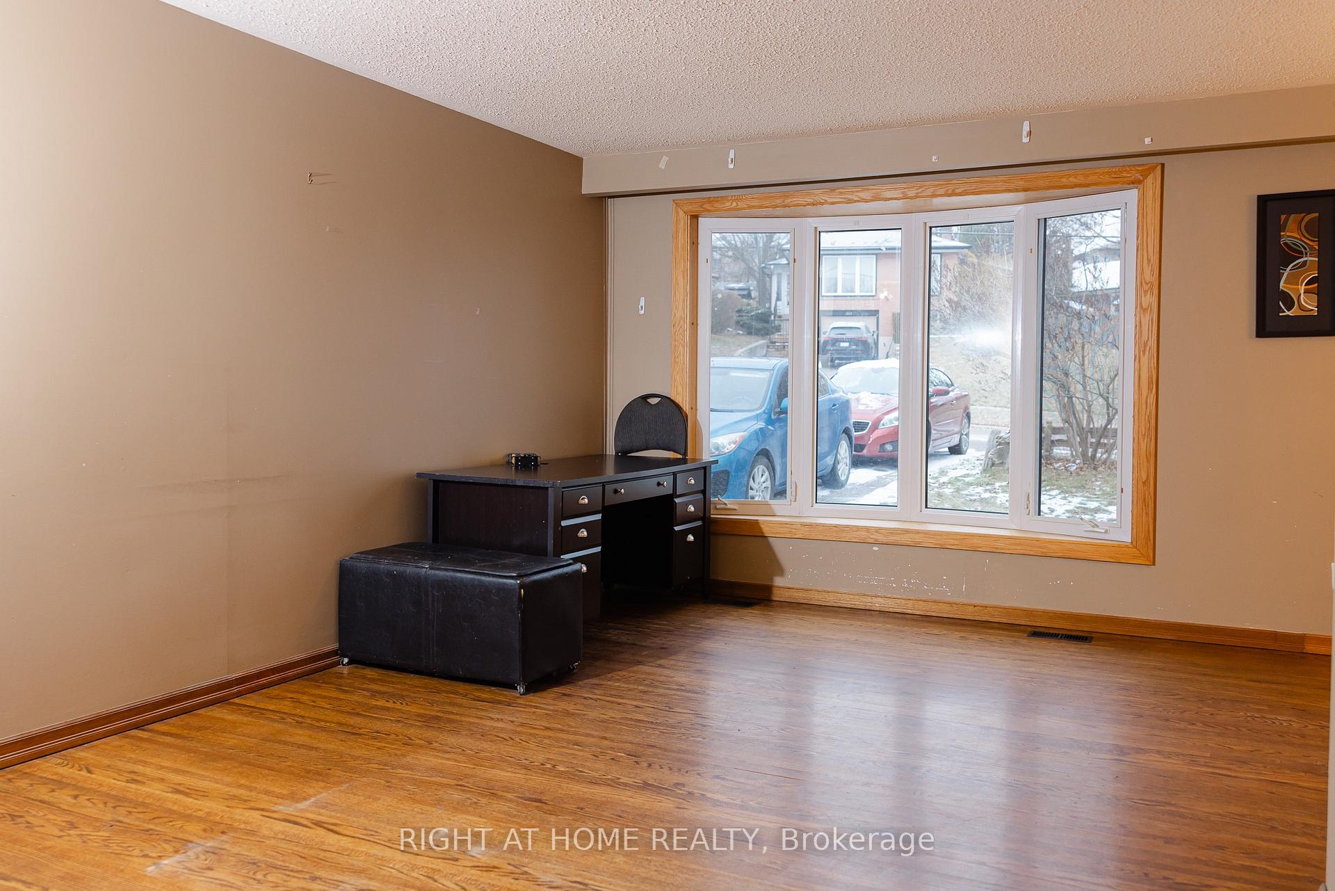 Photo 19 of 506 Farewell Street, Oshawa, Donevan — HOMEH