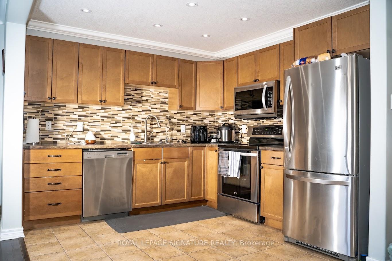 Photo 8 of 111 Preston Drive, Orangeville — HOMEH