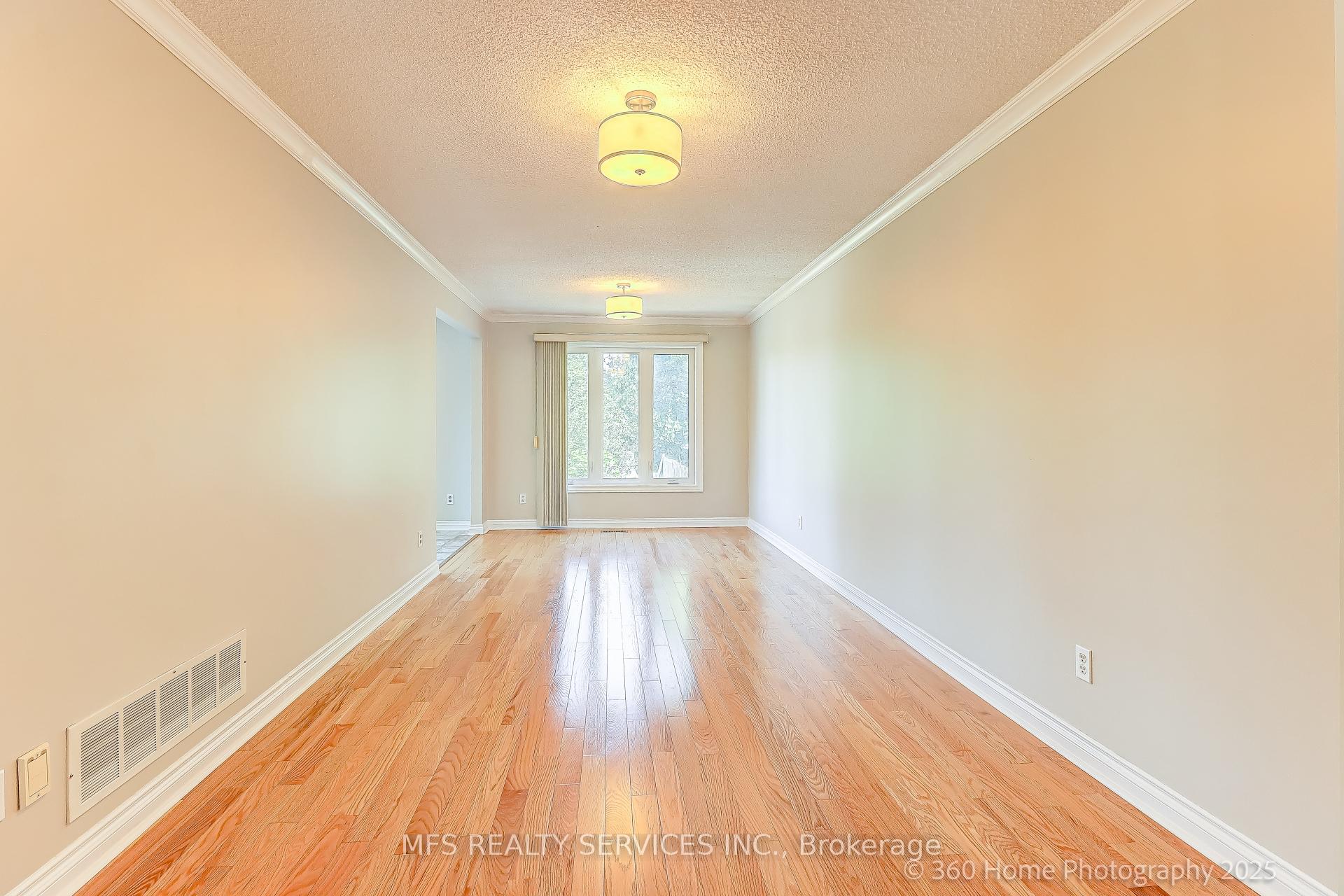 Photo 10 of 286 Seneca Avenue, Oshawa, Samac — HOMEH