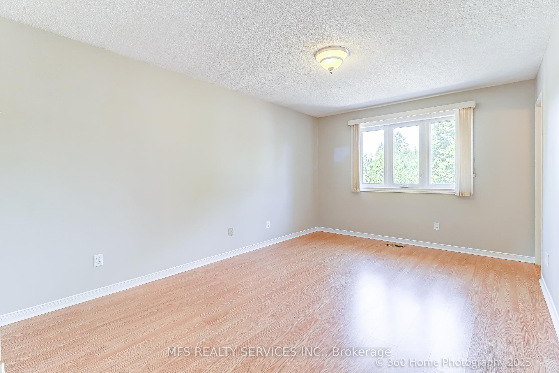 Photo 12 of 286 Seneca Avenue, Oshawa, Samac — HOMEH