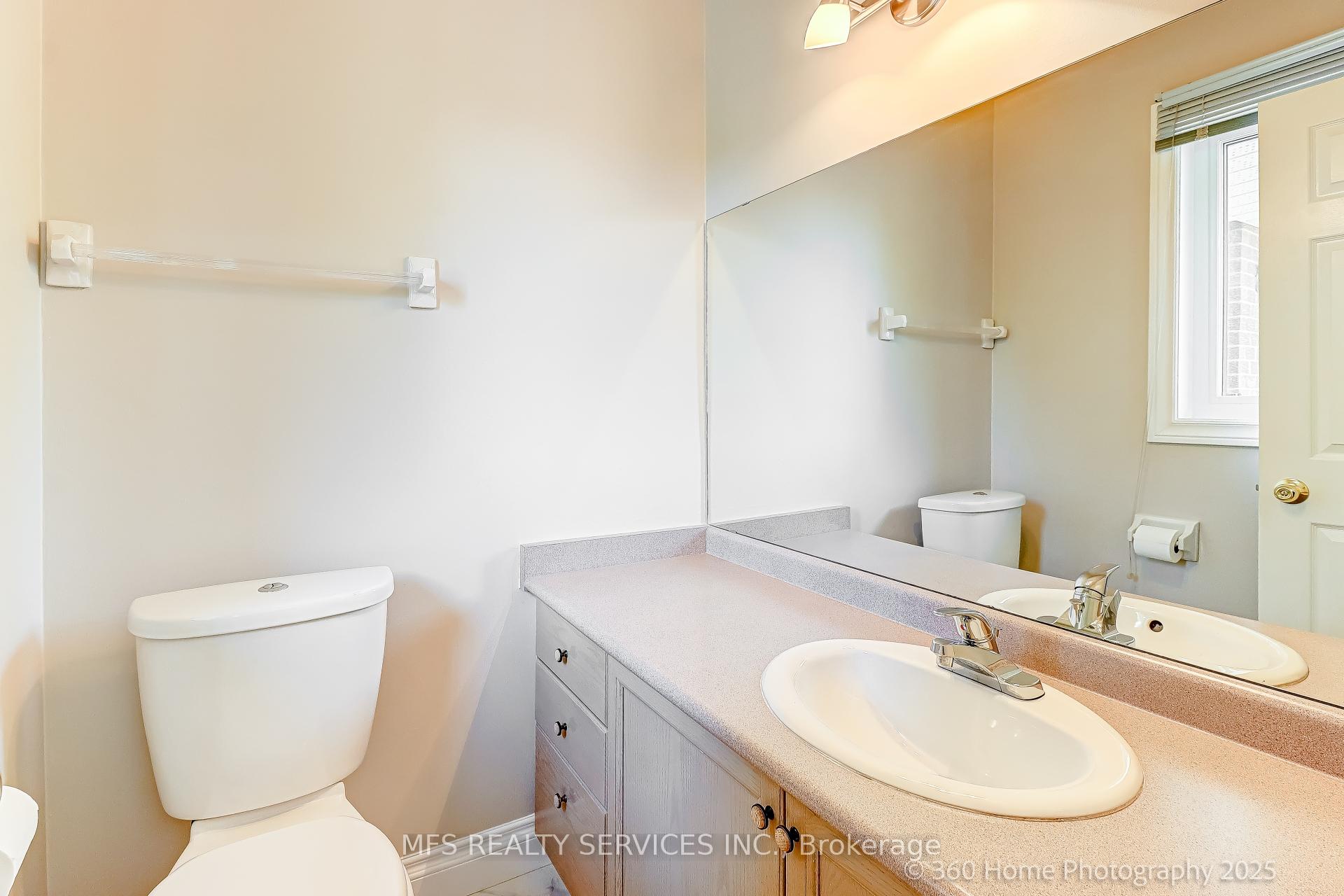 Photo 13 of 286 Seneca Avenue, Oshawa, Samac — HOMEH
