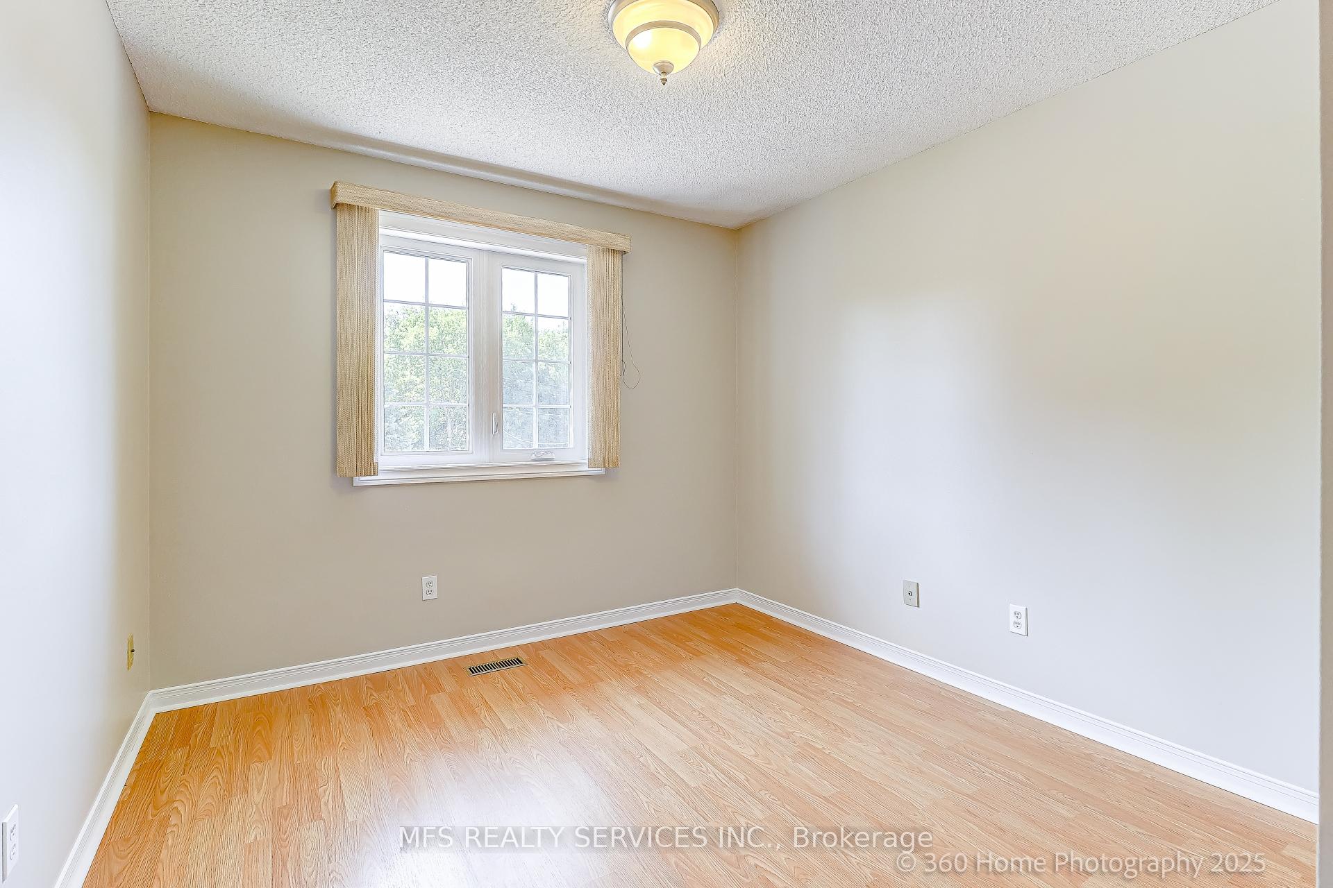 Photo 17 of 286 Seneca Avenue, Oshawa, Samac — HOMEH