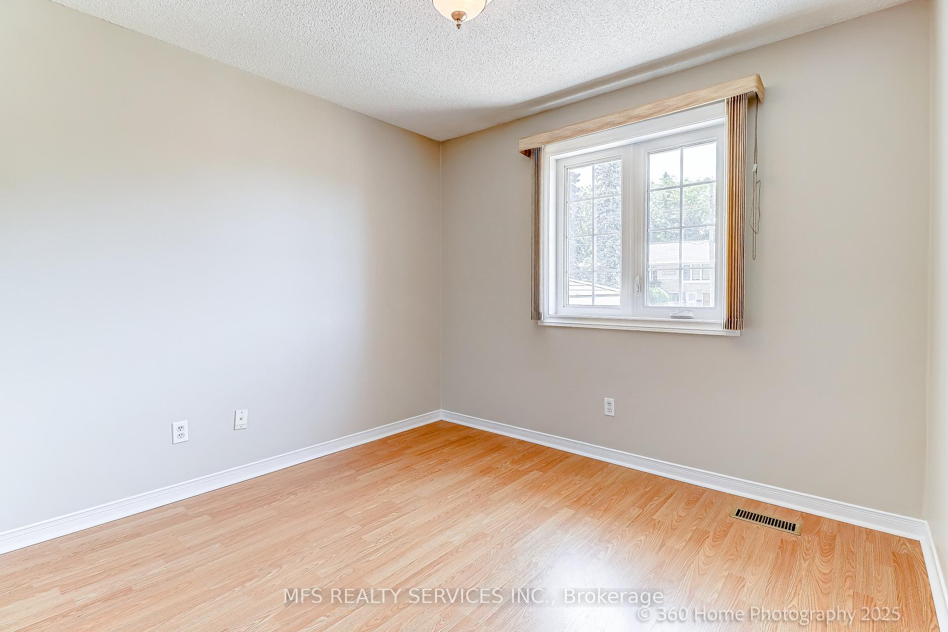 Photo 18 of 286 Seneca Avenue, Oshawa, Samac — HOMEH