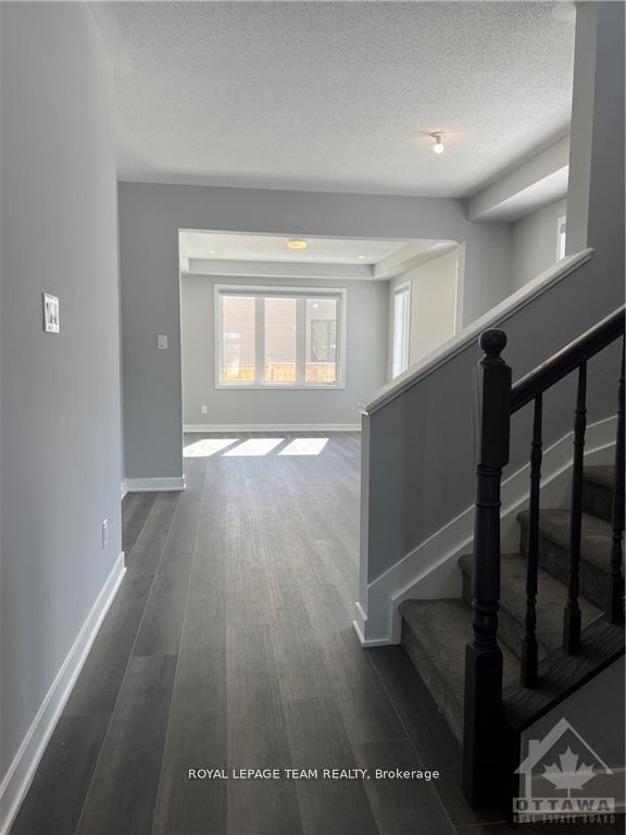 Photo 3 of 2119 Winsome Terrace, Ottawa, Fallingbrook/Gardenway South — HOMEH