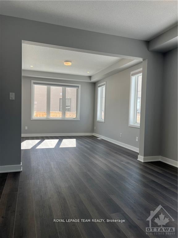 Photo 4 of 2119 Winsome Terrace, Ottawa, Fallingbrook/Gardenway South — HOMEH