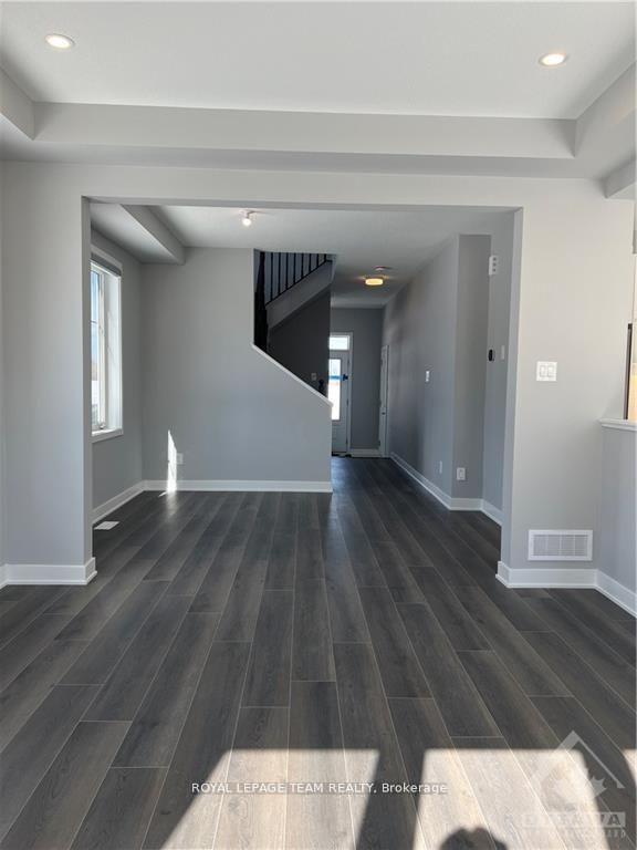 Photo 6 of 2119 Winsome Terrace, Ottawa, Fallingbrook/Gardenway South — HOMEH