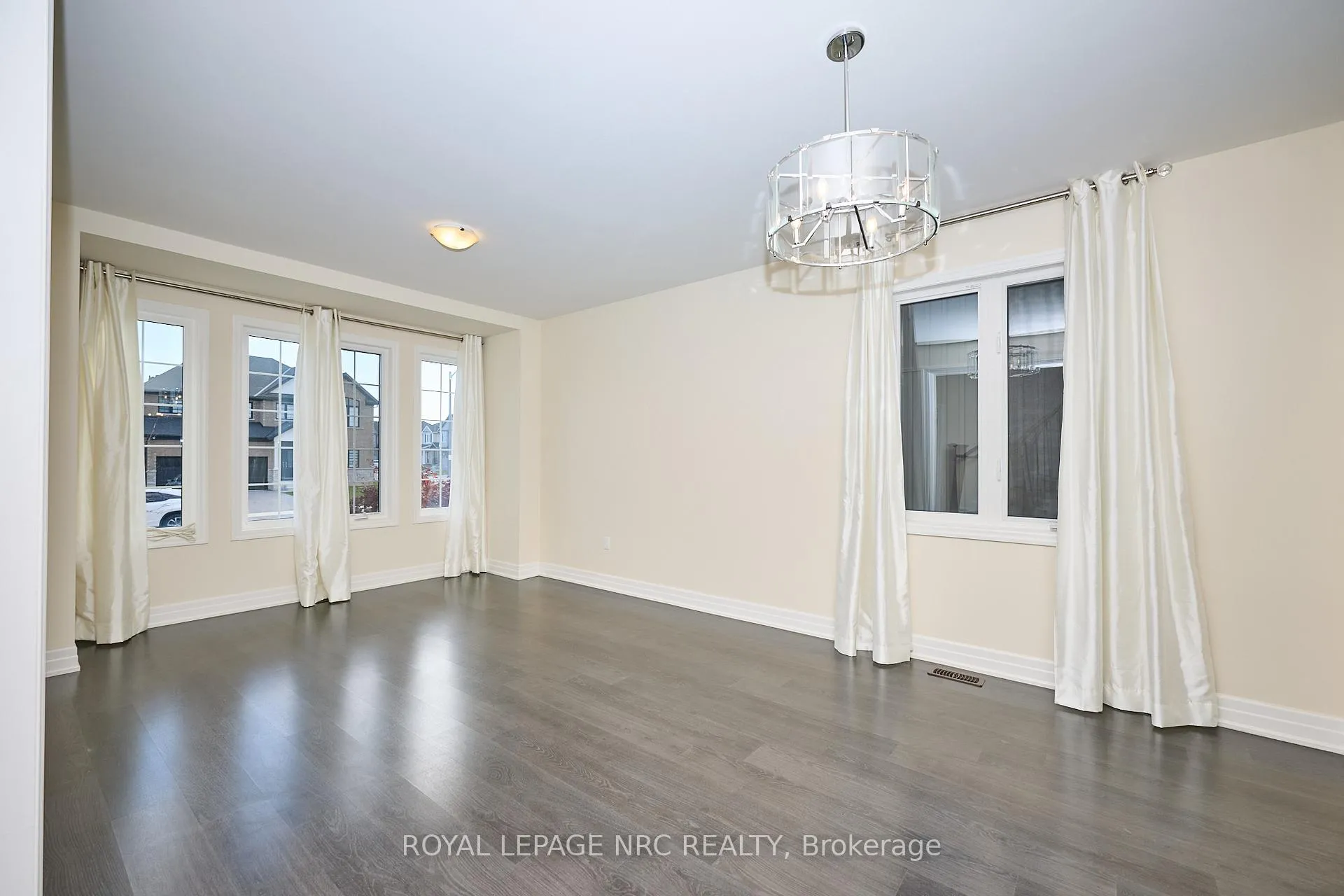Photo 3 of 9367 Emerald Avenue, Niagara Falls, Lyons Creek — HOMEH