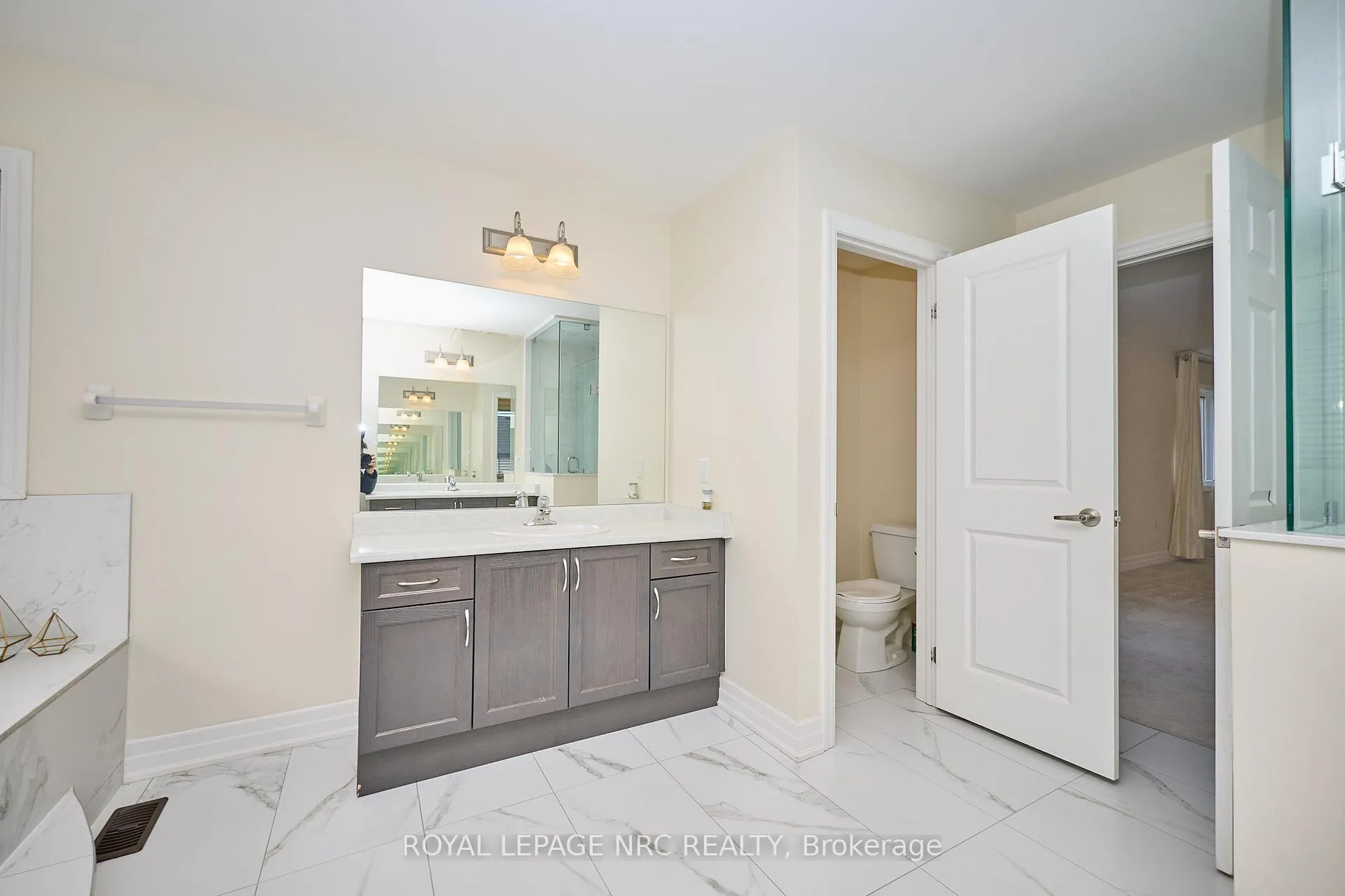 Photo 32 of 9367 Emerald Avenue, Niagara Falls, Lyons Creek — HOMEH
