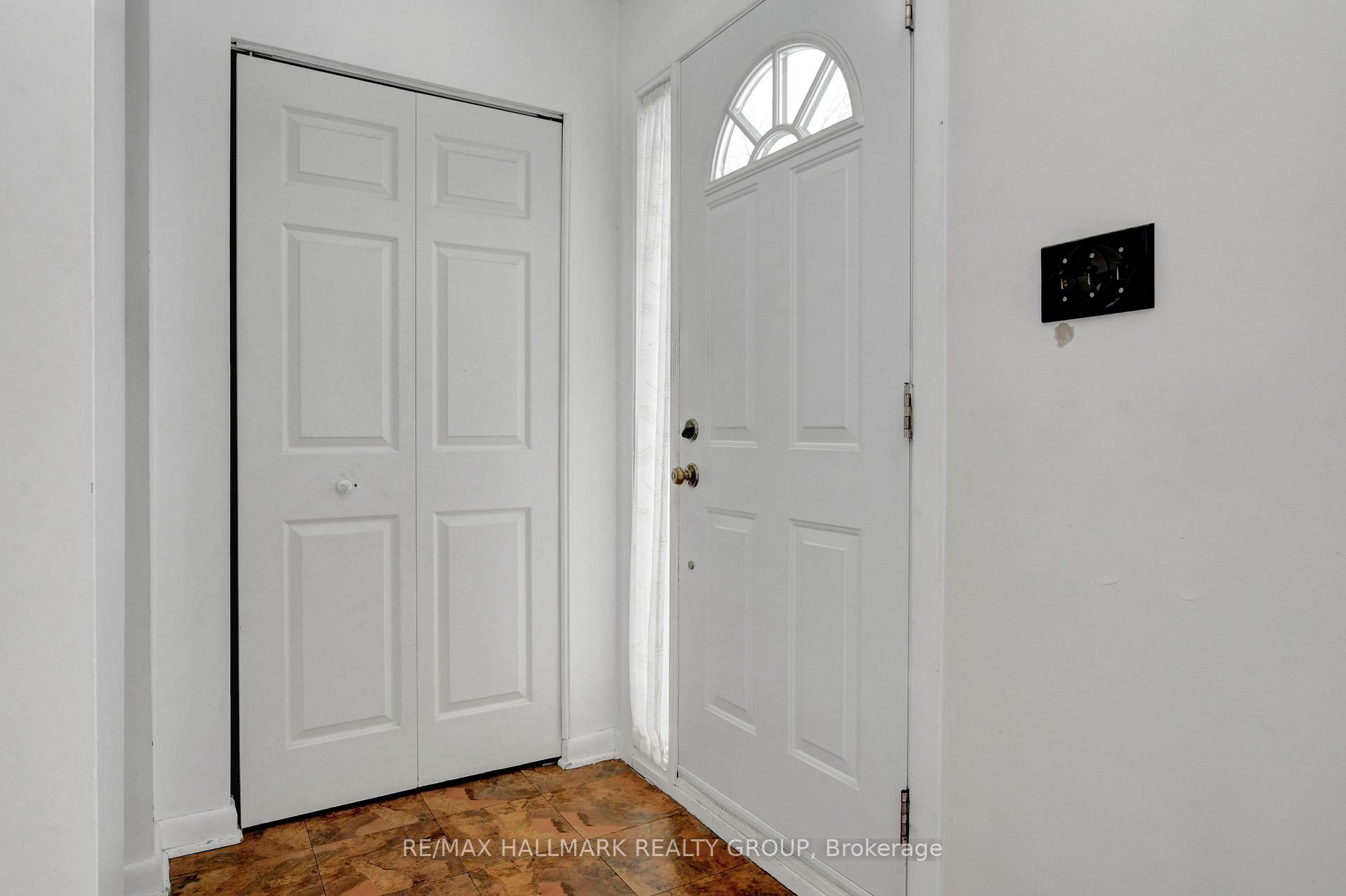 Photo 4 of 933 Bermuda Avenue, Ottawa, Carson Meadows — HOMEH