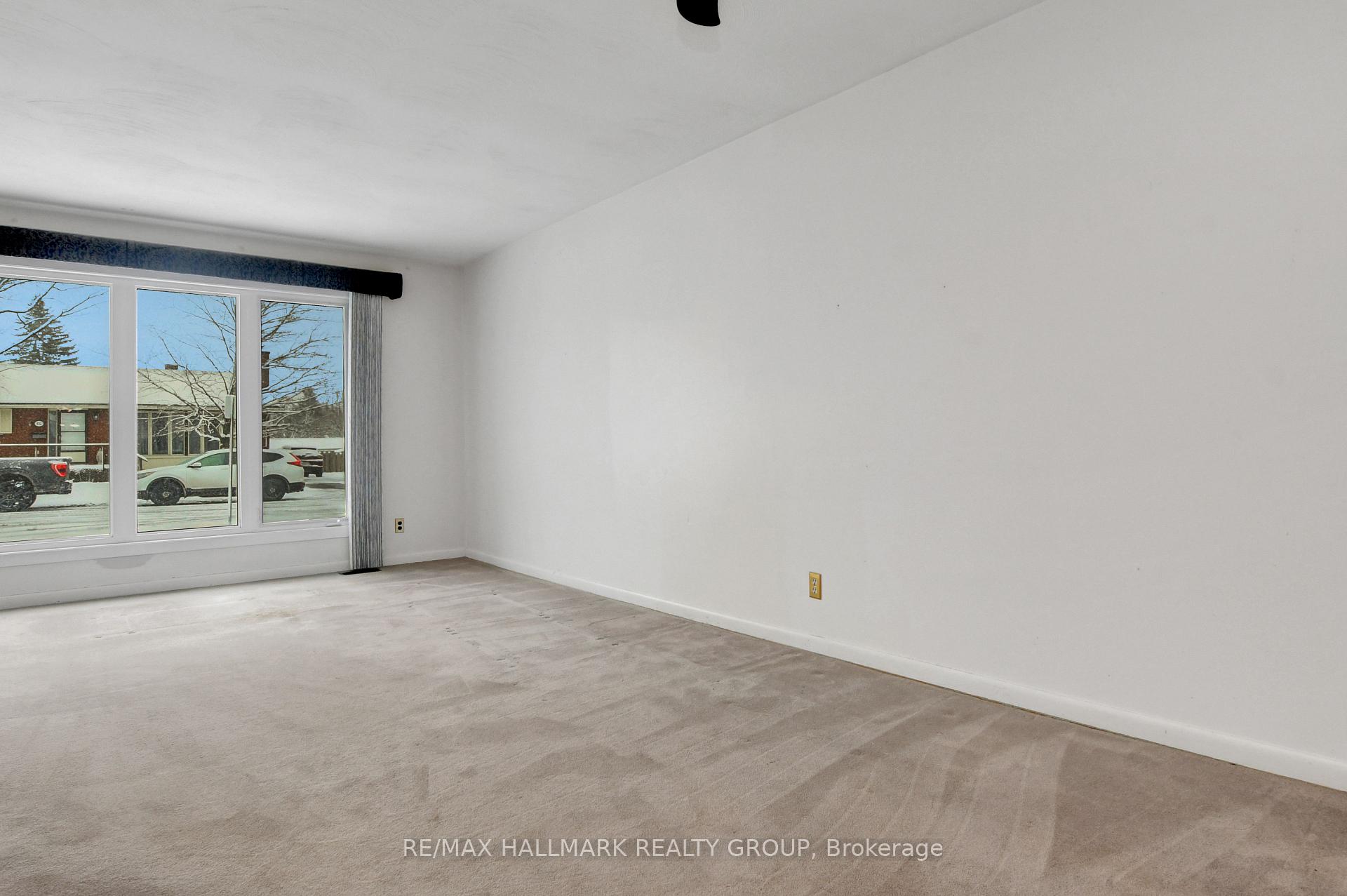 Photo 12 of 933 Bermuda Avenue, Ottawa, Carson Meadows — HOMEH