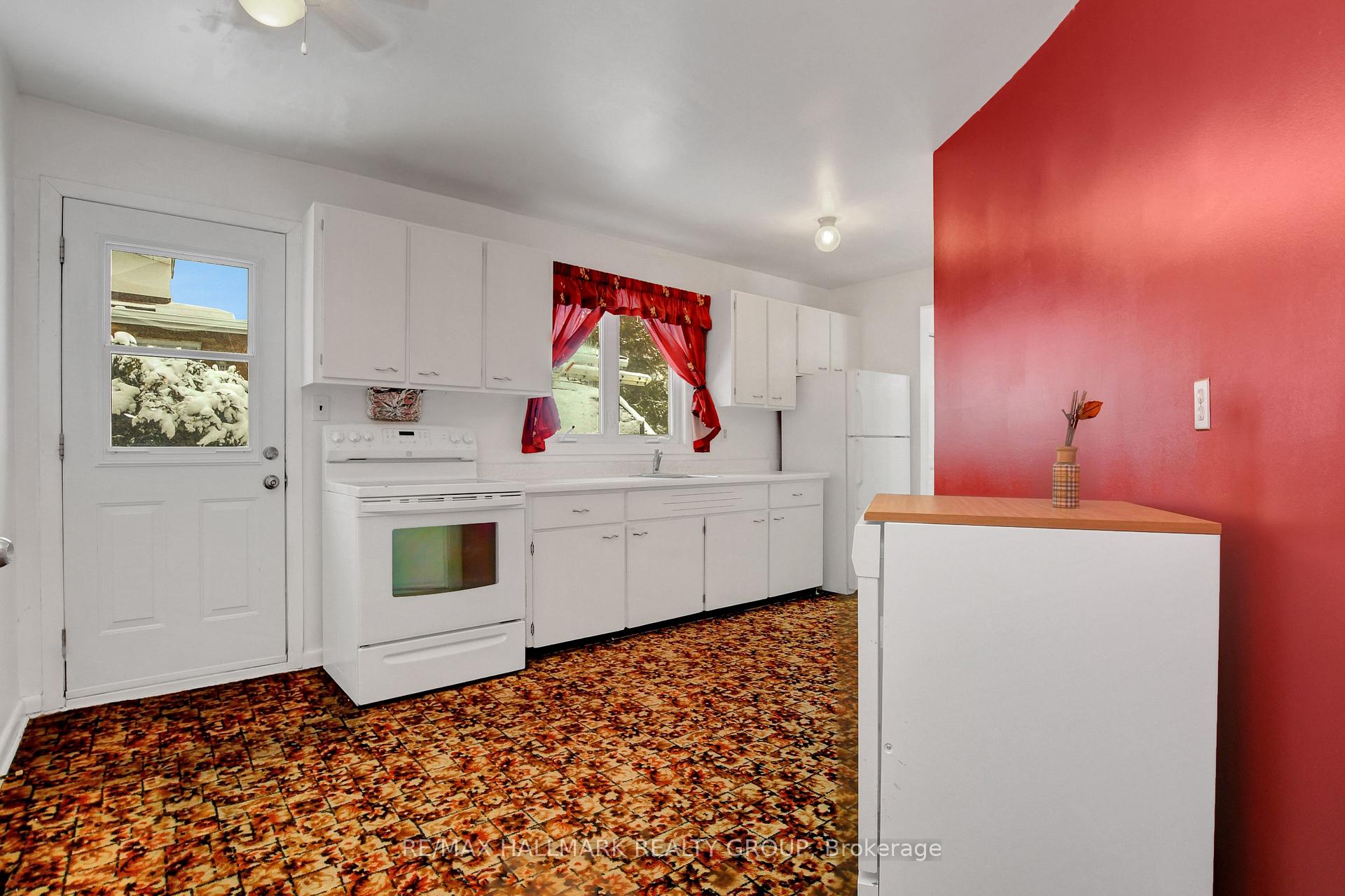 Photo 13 of 933 Bermuda Avenue, Ottawa, Carson Meadows — HOMEH