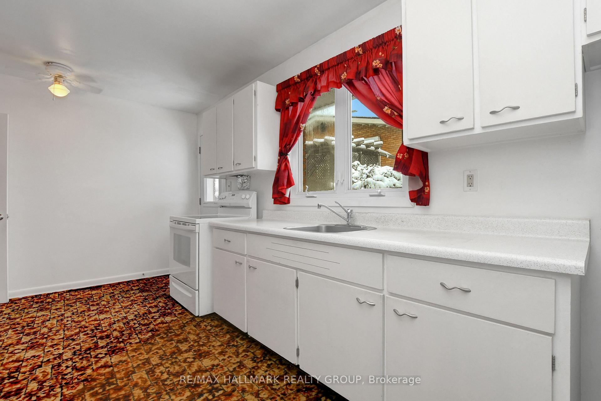 Photo 15 of 933 Bermuda Avenue, Ottawa, Carson Meadows — HOMEH
